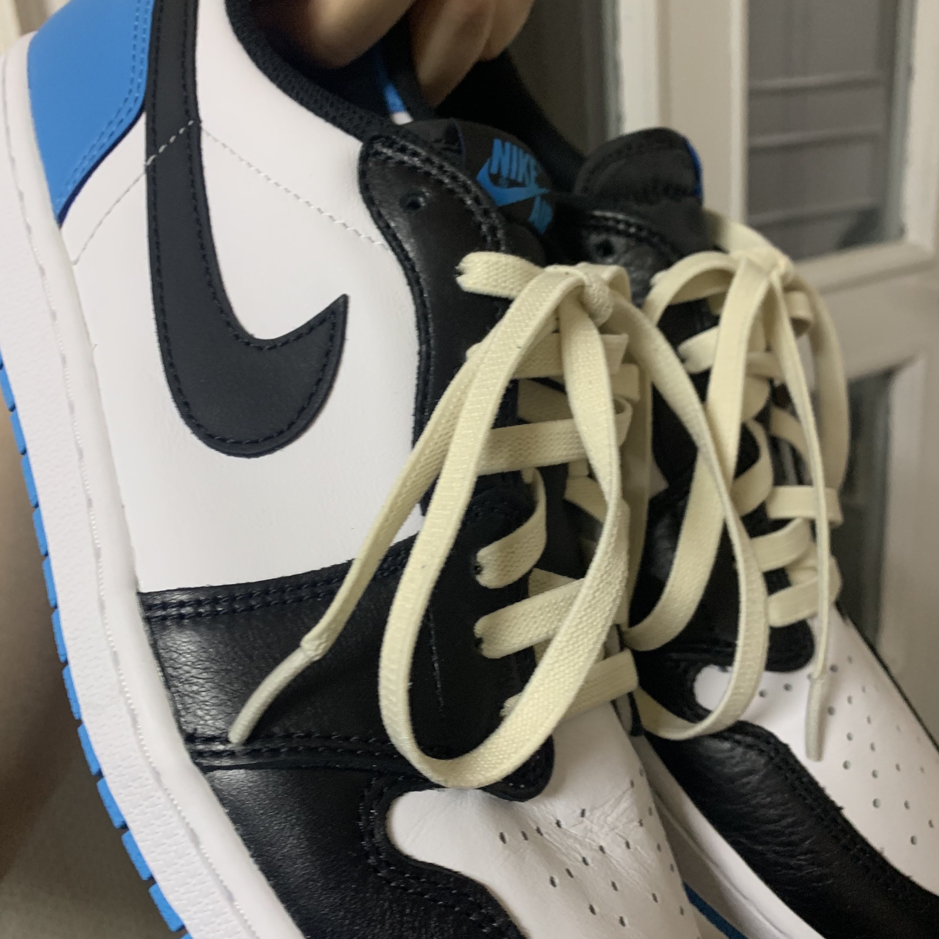 Jordan 1 Retro Low OG Black and Dark Powder Blue 착용 스타일