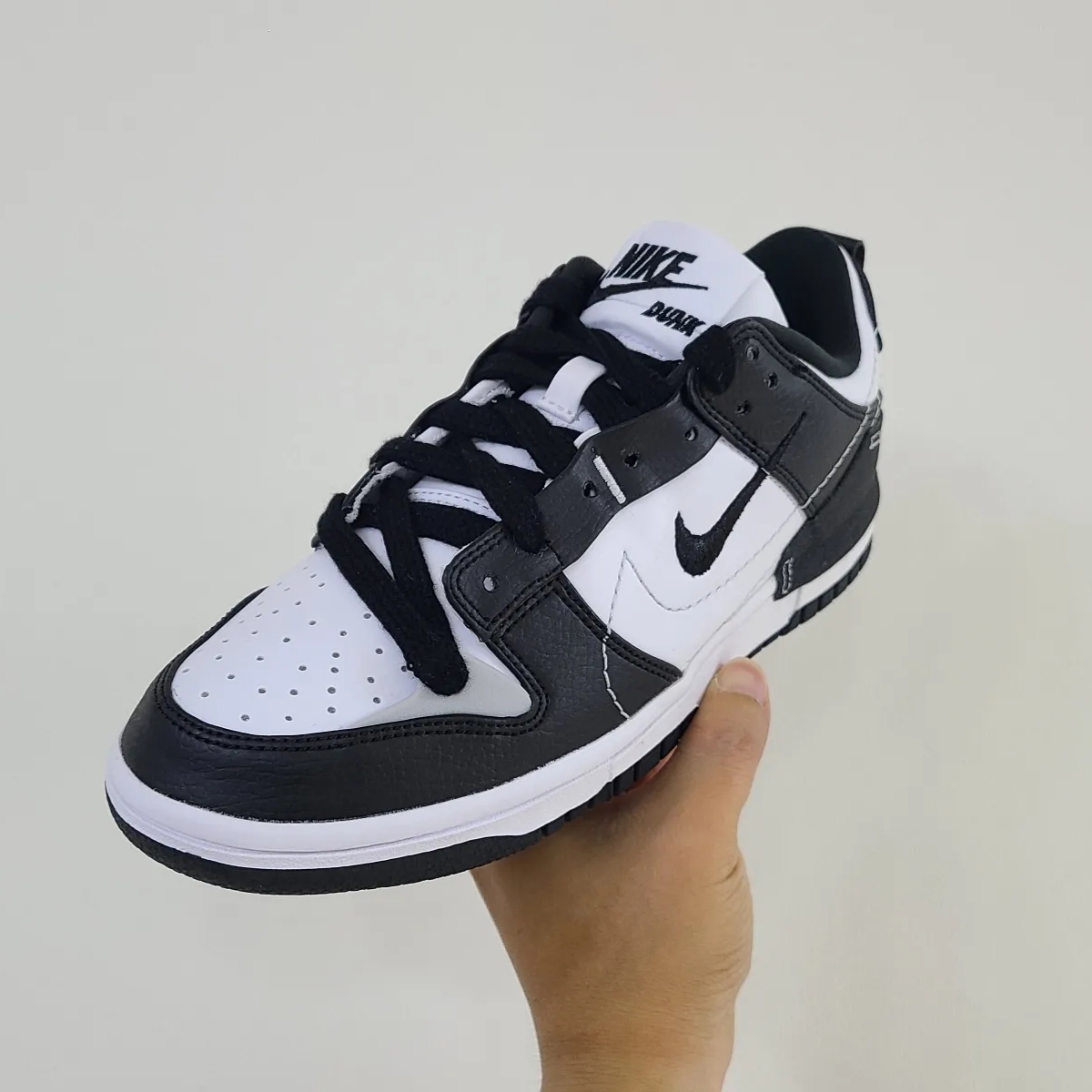 (W) Nike Dunk Low Disrupt 2 Black White 착용 스타일 - 1
