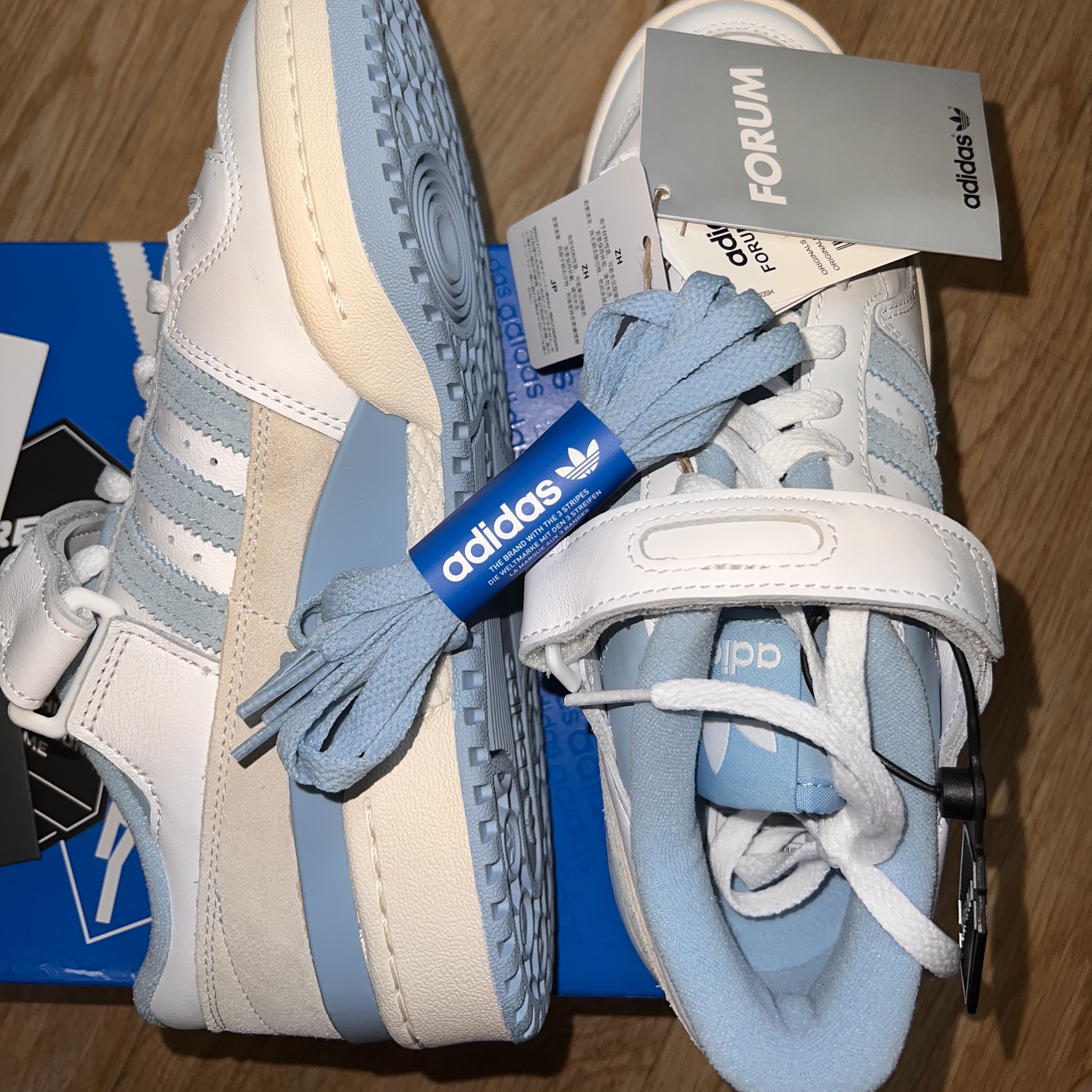 Adidas Forum 84 Low Clear Blue 착용 스타일 - 3