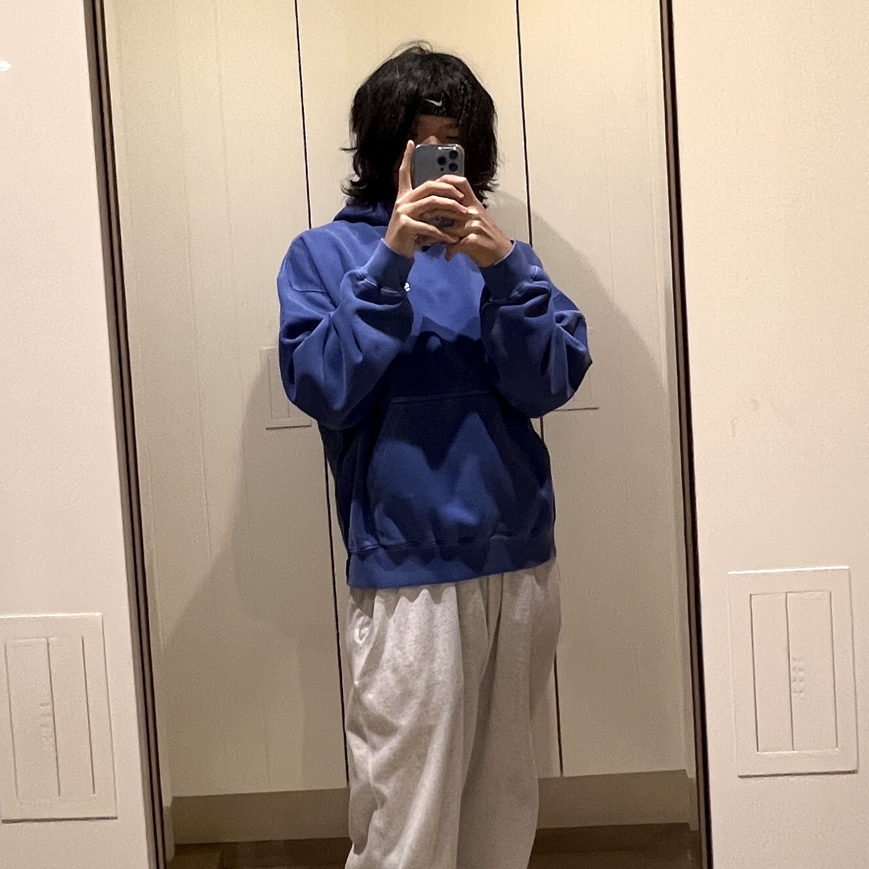 IAB Studio Pigment Hoodie Royal Blue - 22FW 착용 스타일
