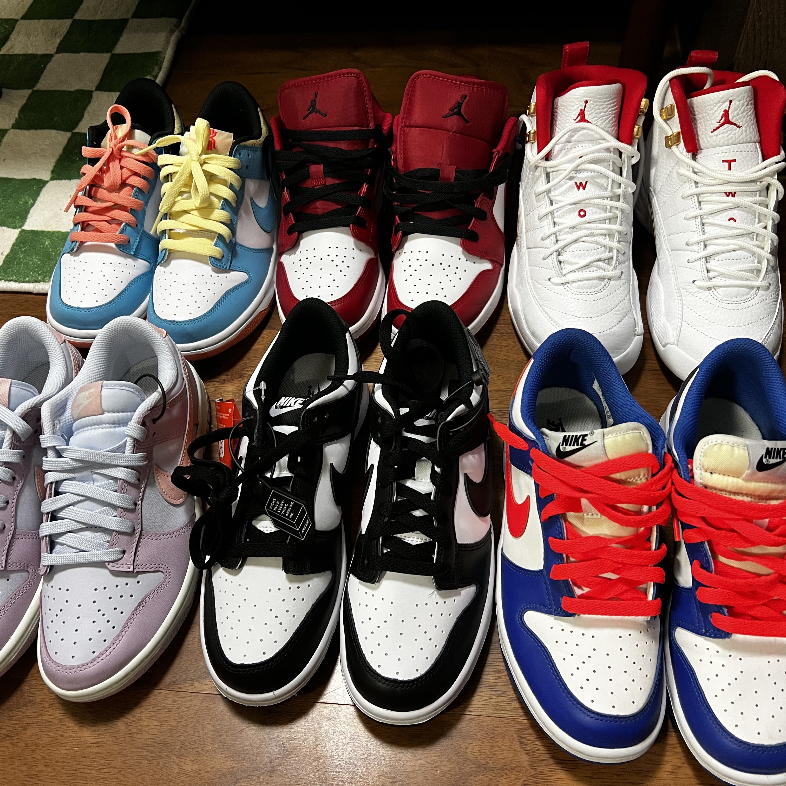 (GS) Nike Dunk Low Black, (GS) Nike Dunk Low Bright Crimson Game Royal 착용 스타일