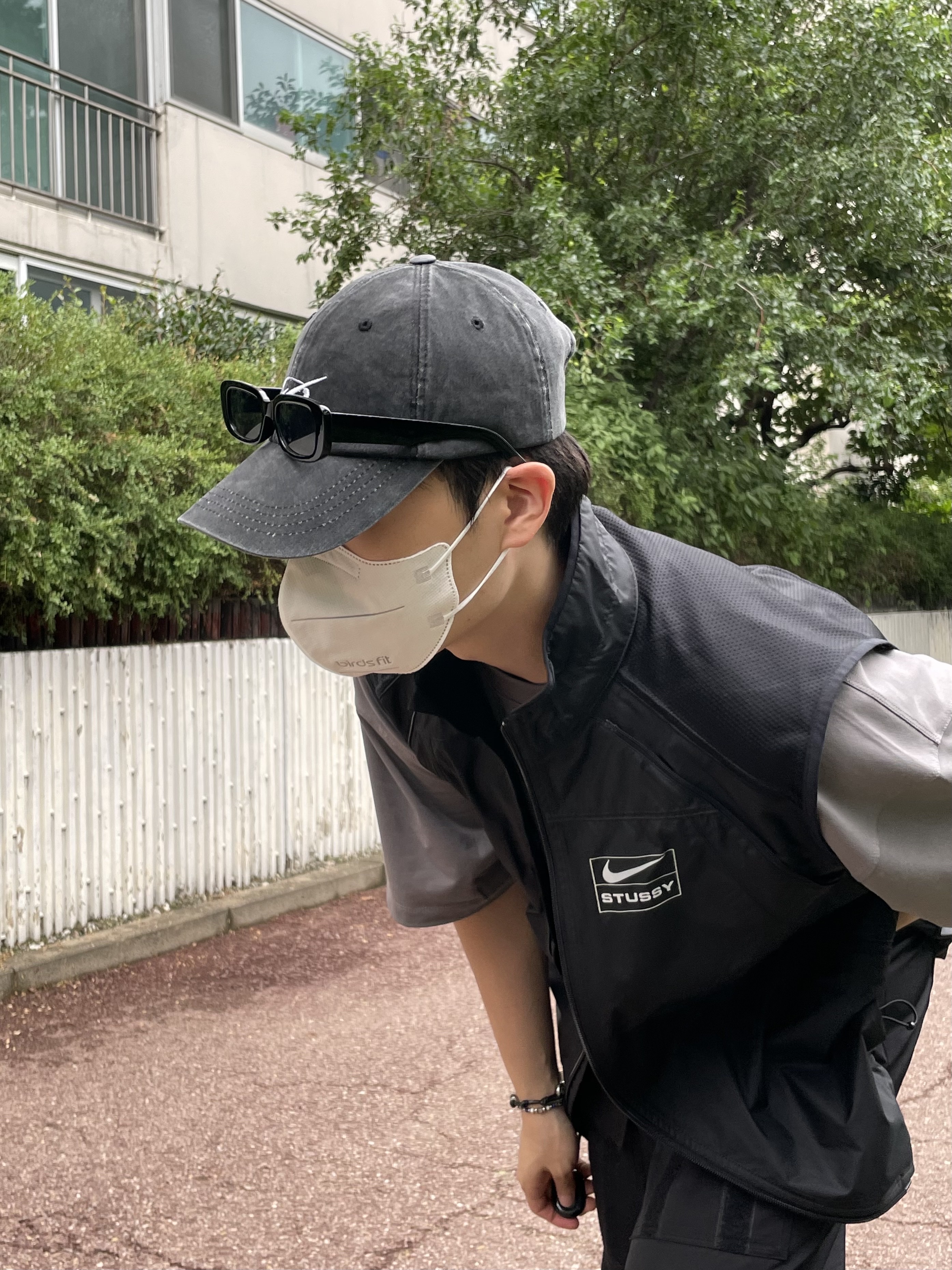 Nike x Stussy NRG FL Storm-Fit Jacket Black (DO5304-010), Balenciaga Defender Sneakers Black 착용 스타일 - 4