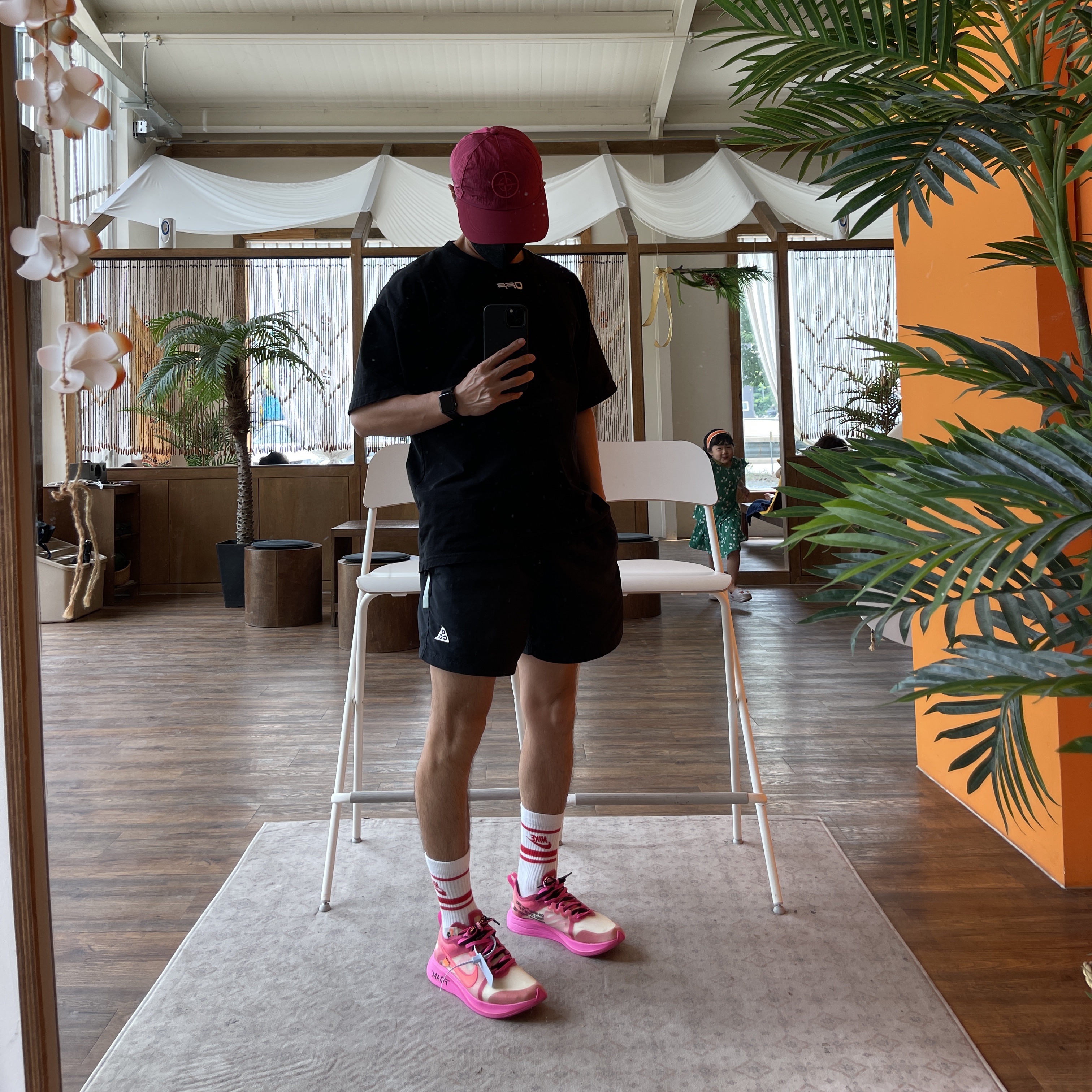 Stone Island 99576 Nylon Metal 6-Panel Cap Cyclamen - 22SS, Nike x Off-White Zoom Fly SP Tulip Pink 착용 스타일 - 1