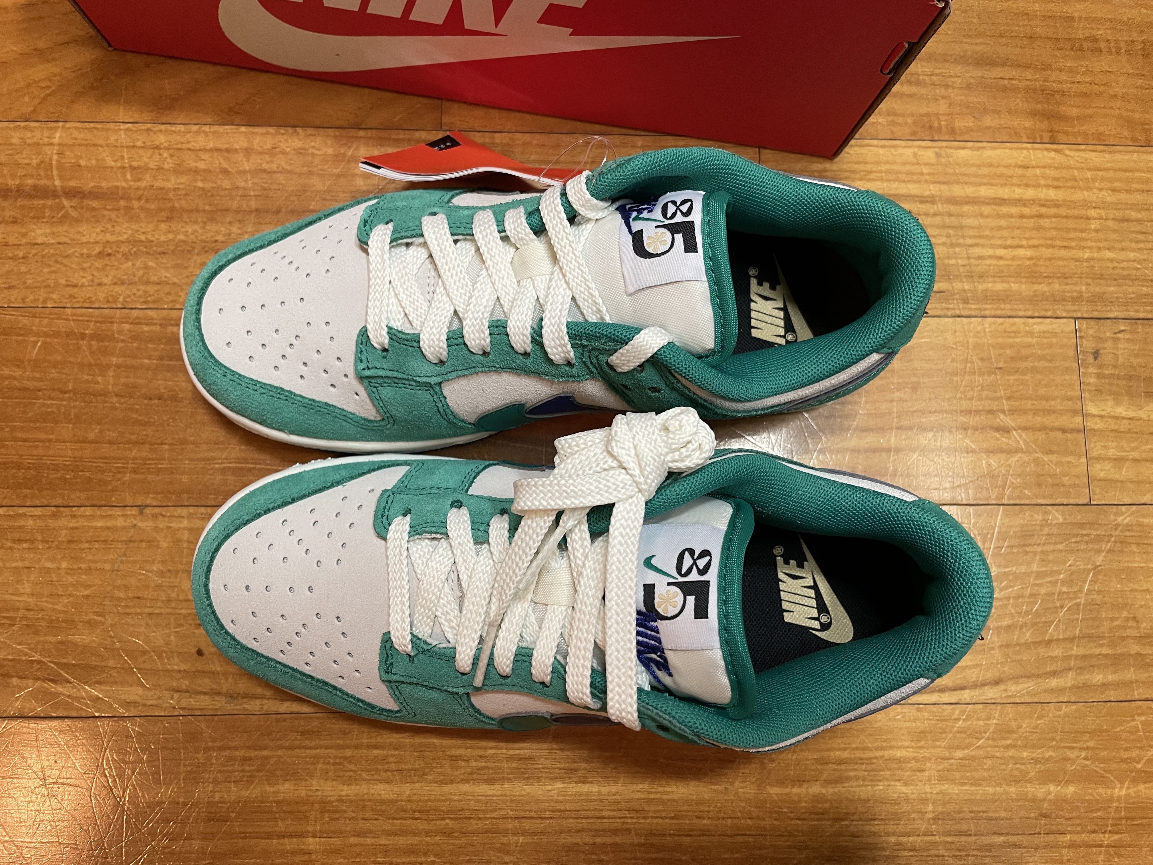 (W) Nike Dunk Low SE 85 Neptune Green and Sail 착용 스타일 - 4
