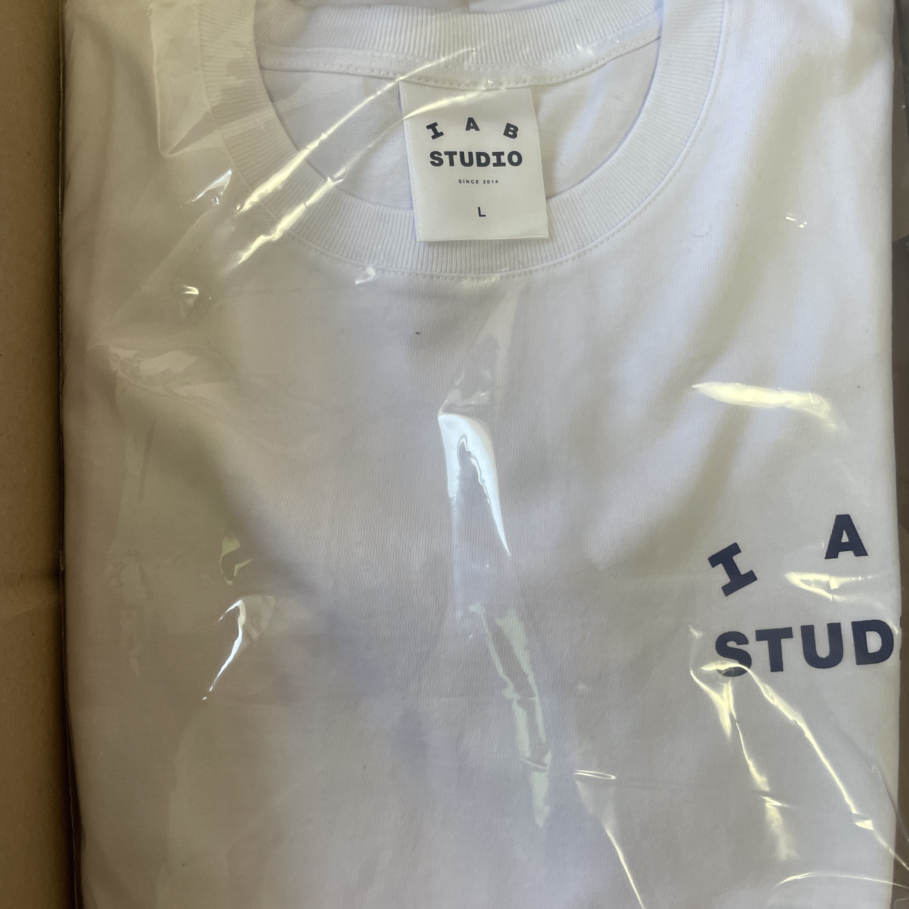 IAB Studio T-Shirt White Navy - 22FW 착용 스타일
