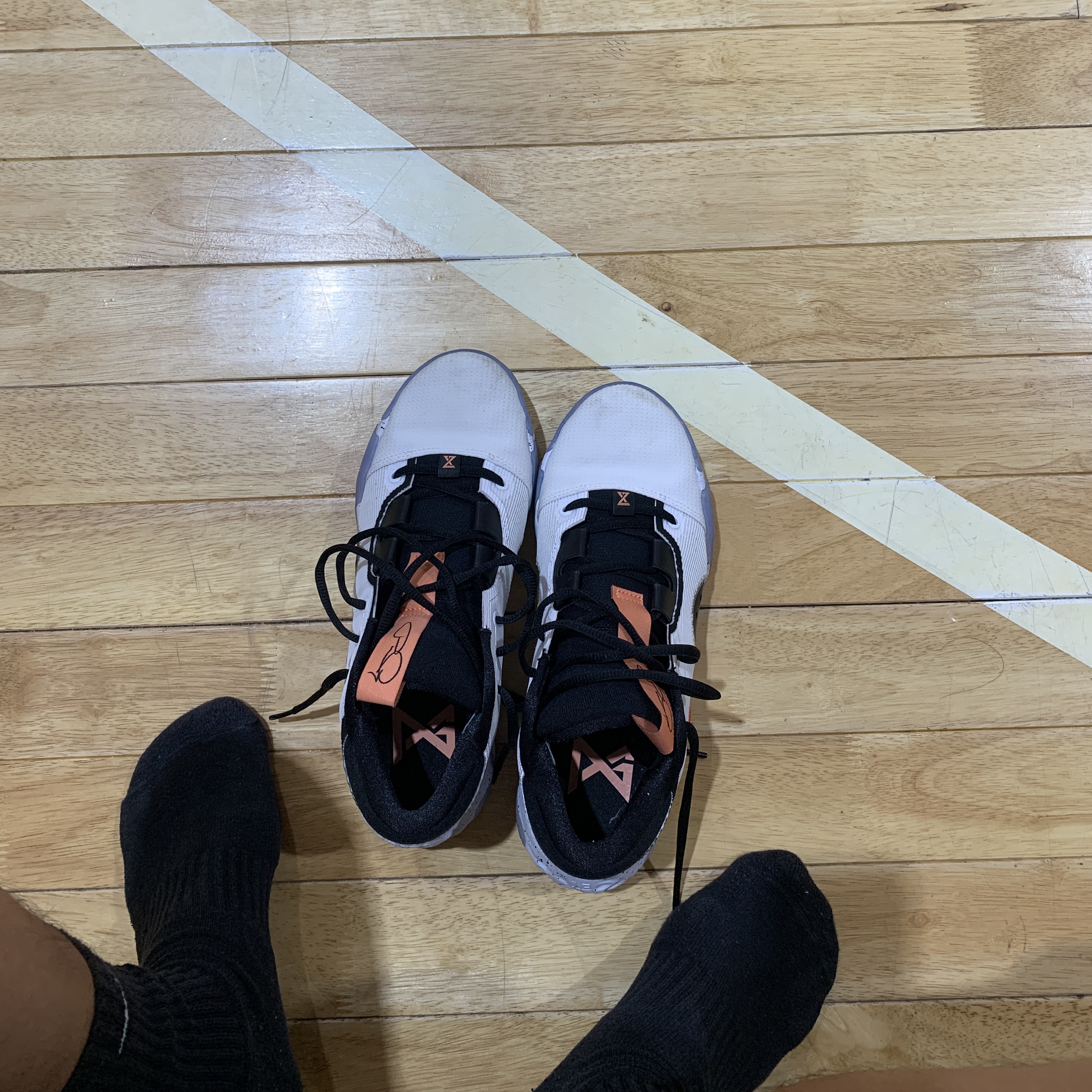 Nike PG 6 EP Fluoro 착용 스타일