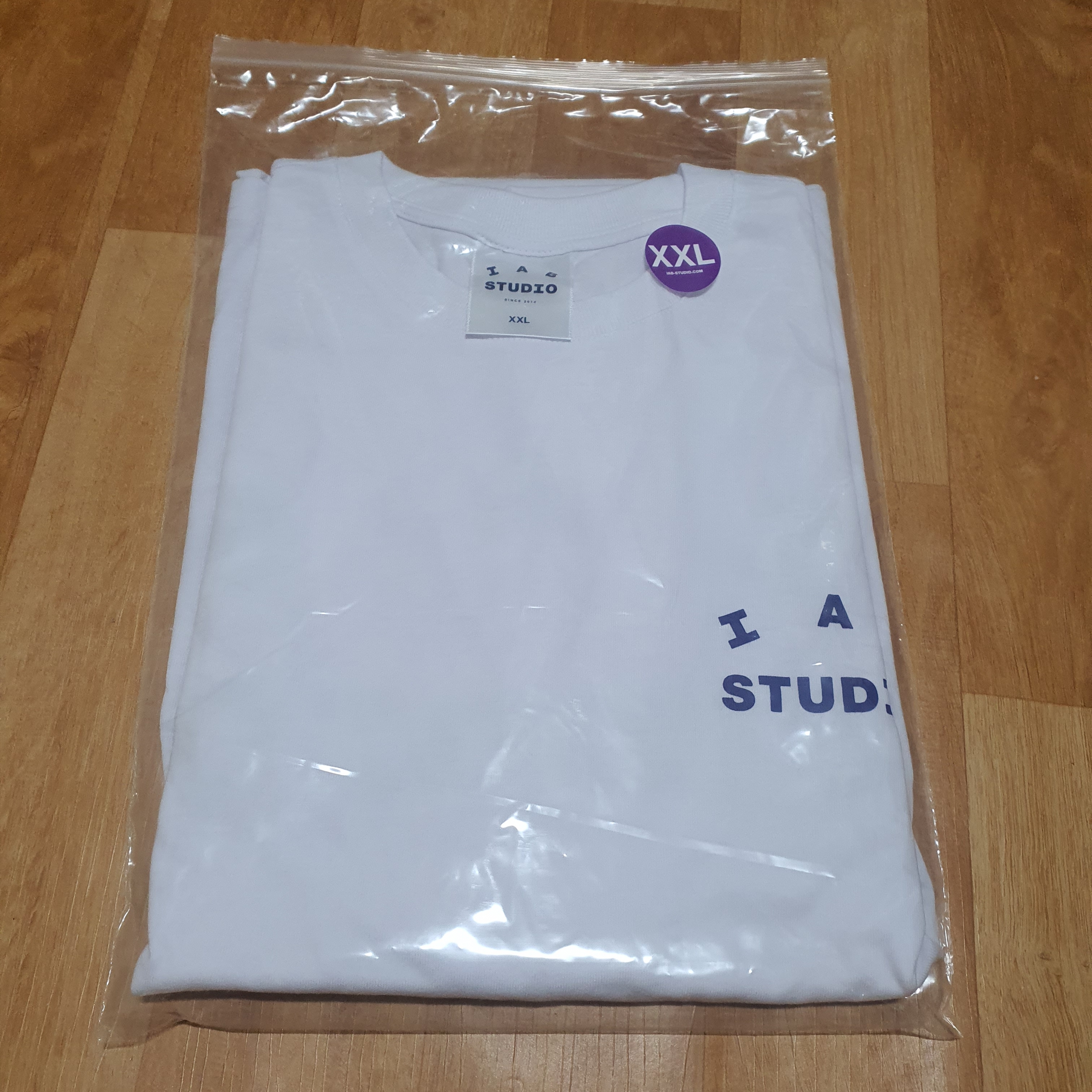 IAB Studio T-Shirt White Navy - 22FW 착용 스타일