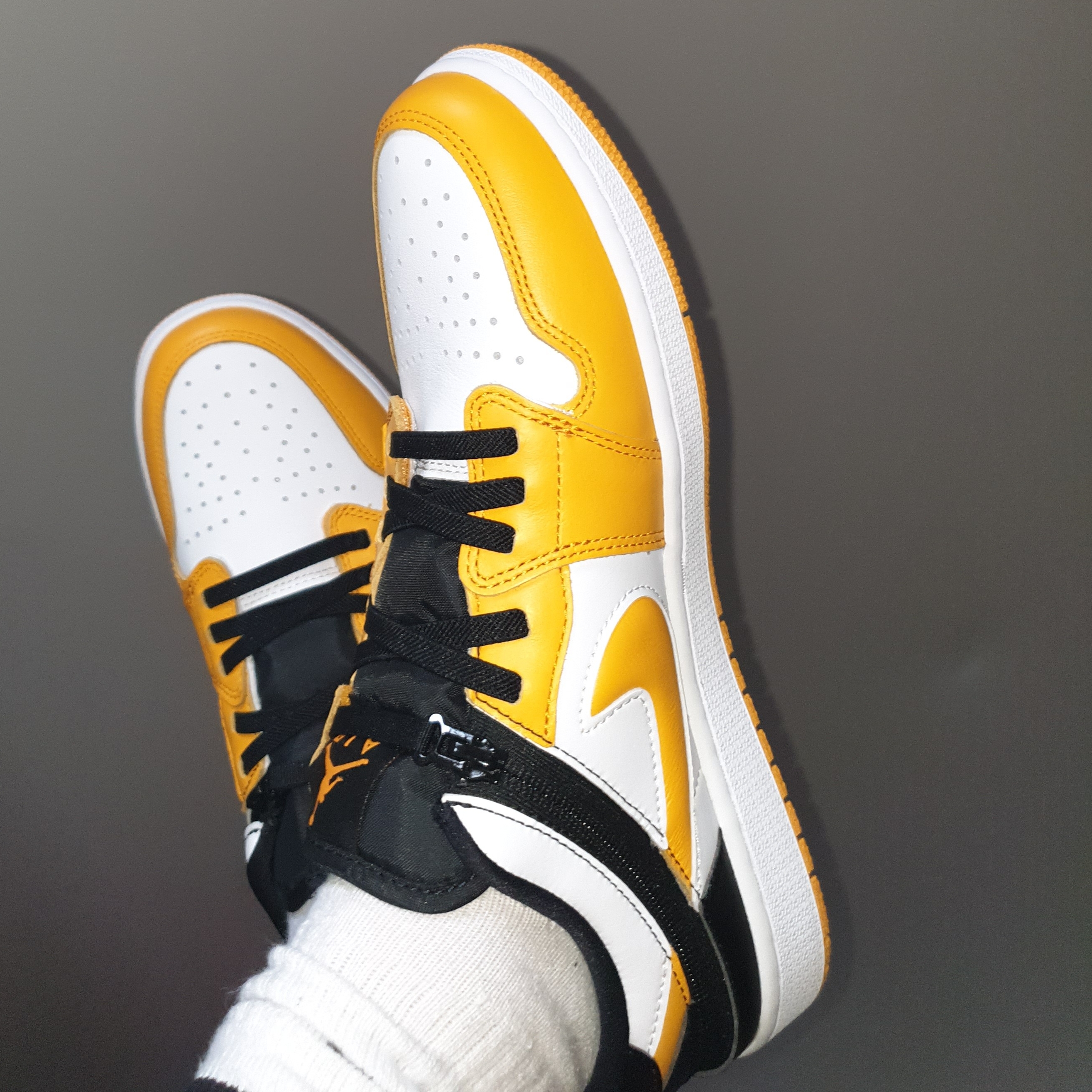 Jordan 1 Low Flyease Taxi 착용 스타일 - 2