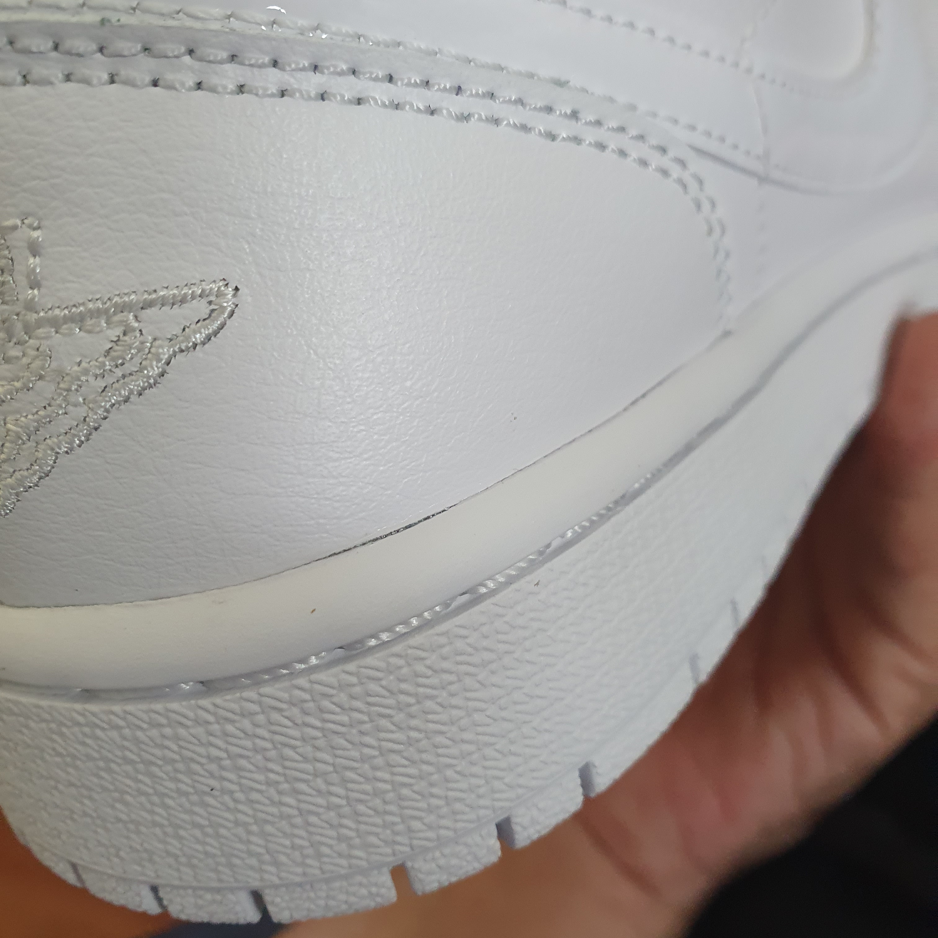 (W) Jordan 1 Low Triple White 2022 착용 스타일 - 4