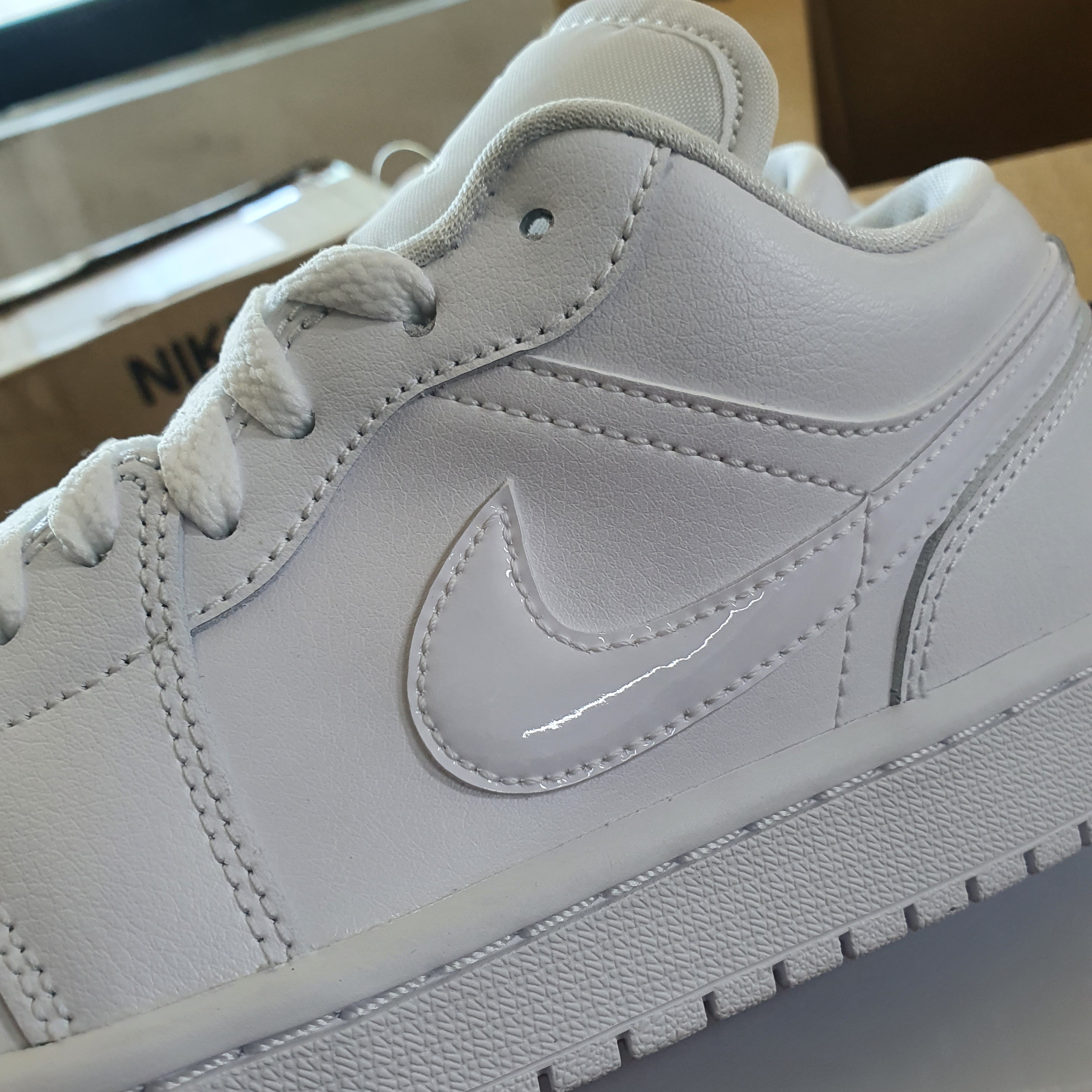 (W) Jordan 1 Low Triple White 2022 착용 스타일 - 2