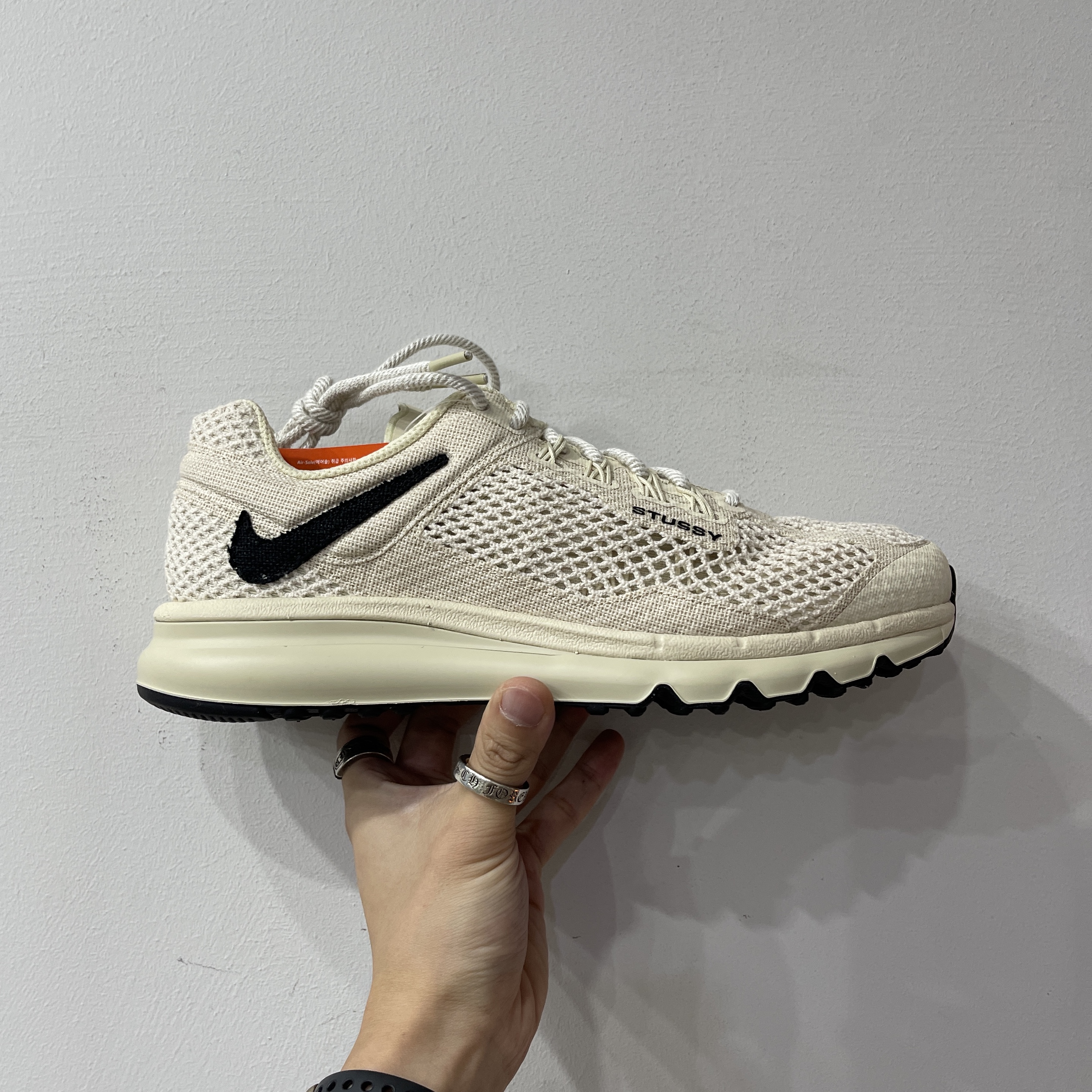 Nike x Stussy Air Max 2013 Fossil, Maison Mihara Yasuhiro Blakey OG Sole Brushed Patent Low-top Sneakers White 착용 스타일 - 4