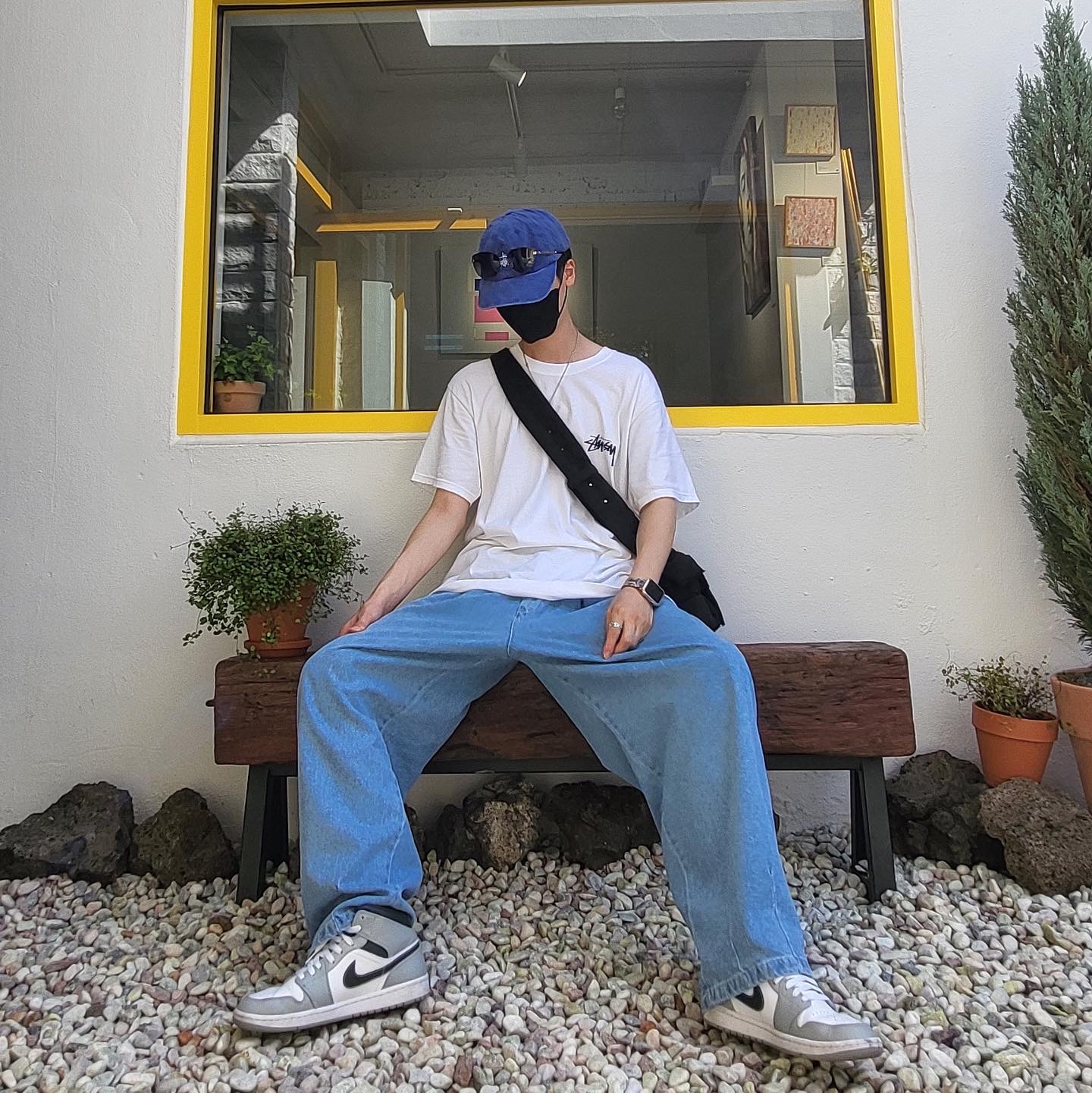 Stussy Fuzzy Dice T-Shirt White, Stussy Washed Stock Low Pro Cap Blue 착용 스타일 - 4