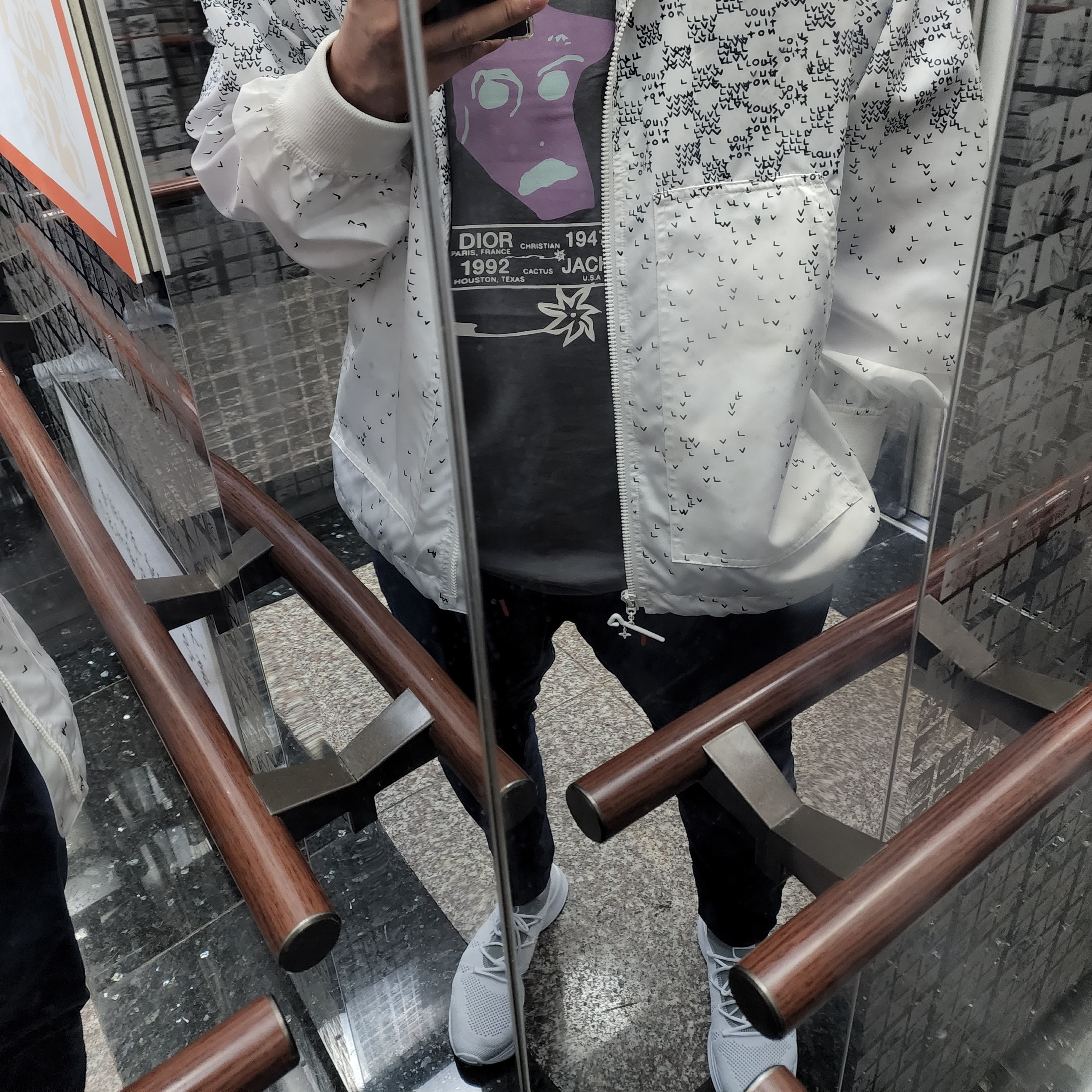 Dior B25 Low Neoprene and Mesh White, Dior x Cactus Jack Oversized T-Shirt Grey 착용 스타일