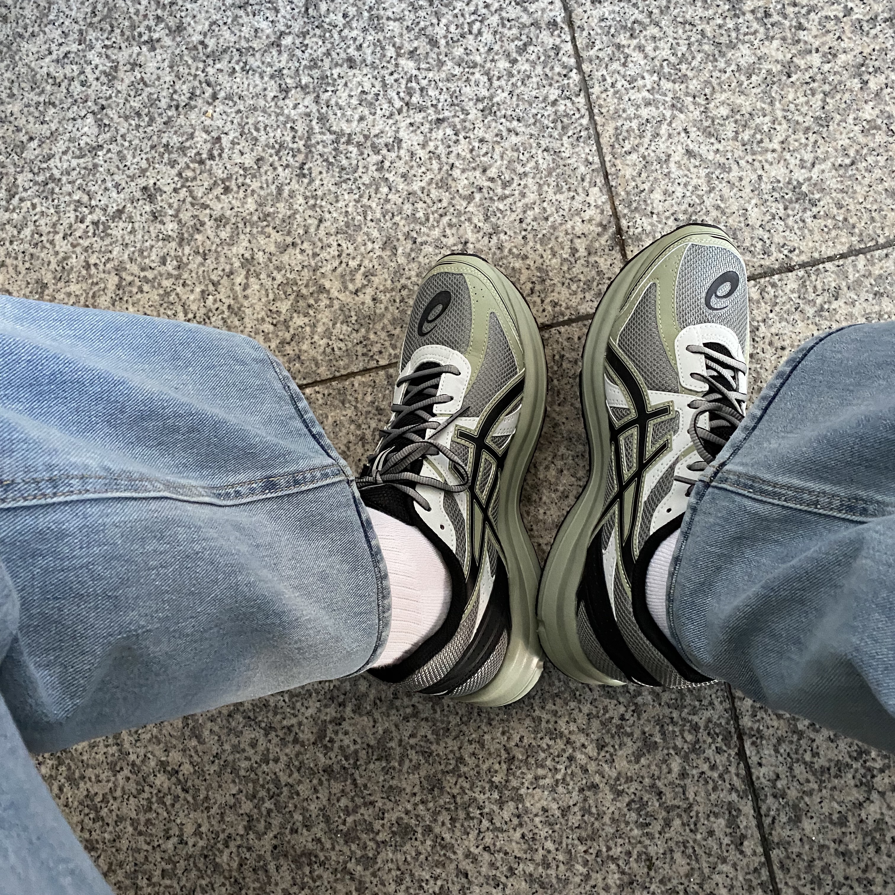 Asics Jog 100 S Sheet Rock - 2E Wide 착용 스타일