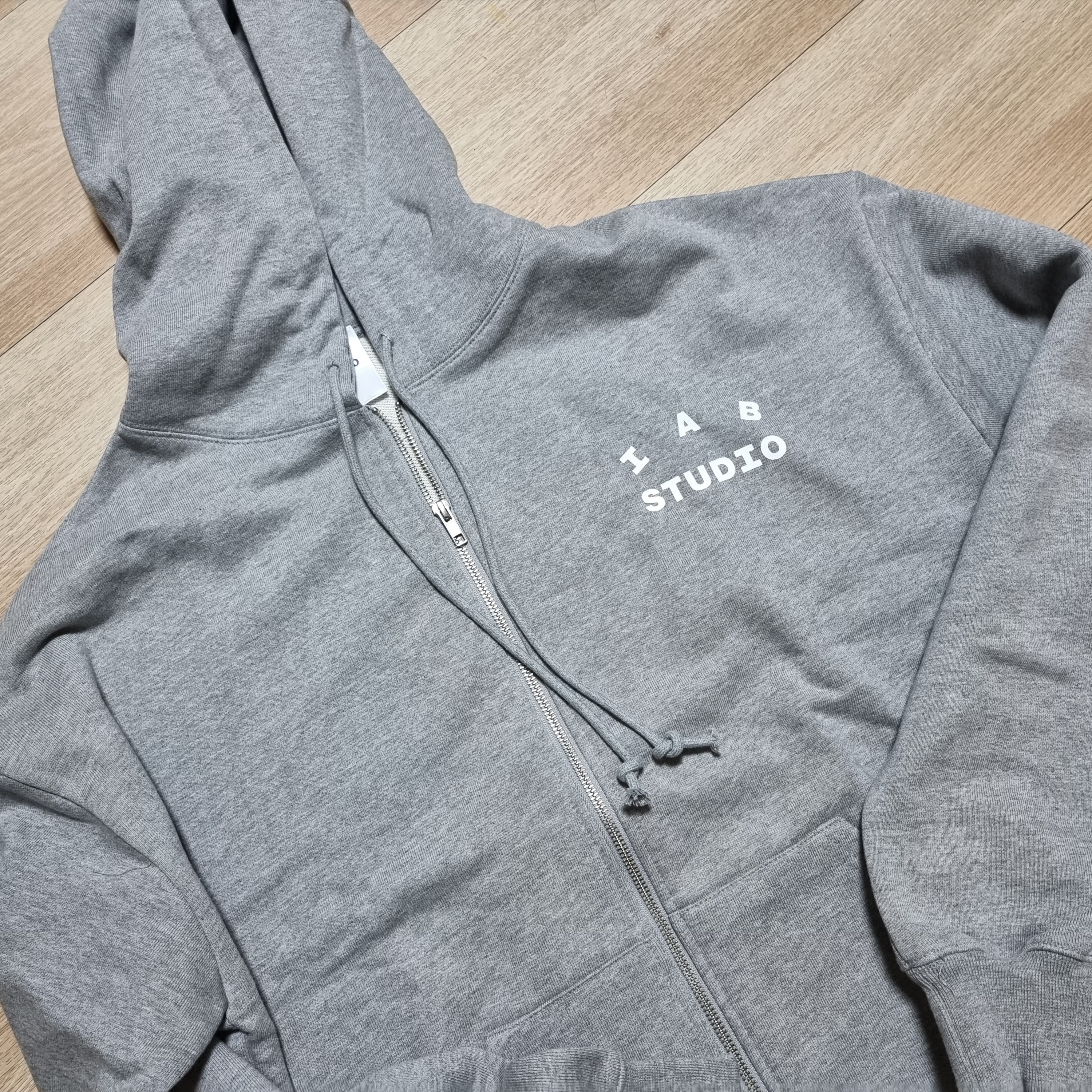 IAB Studio Zip-Up Hoodie Gray - 22FW 착용 스타일 - 2