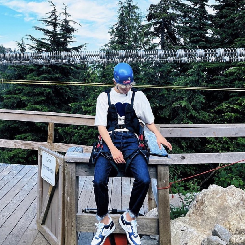 Ader Error Twin Heart Logo T-Shirt White, Nike Air Force 1 '07 Cut Out Swoosh Midnight Navy 착용 스타일 - 2