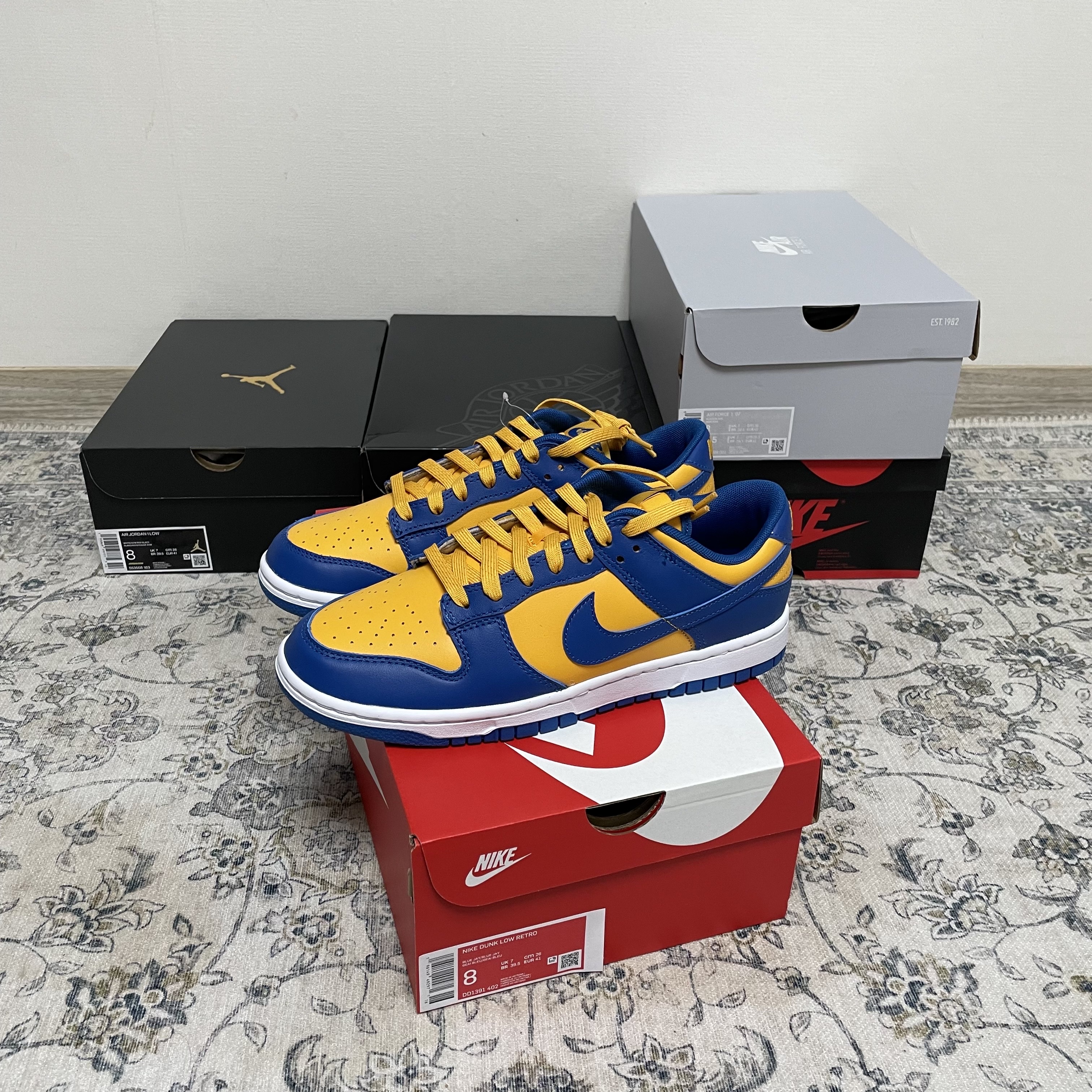 Nike Dunk Low Retro Blue Jay and University Gold 착용 스타일