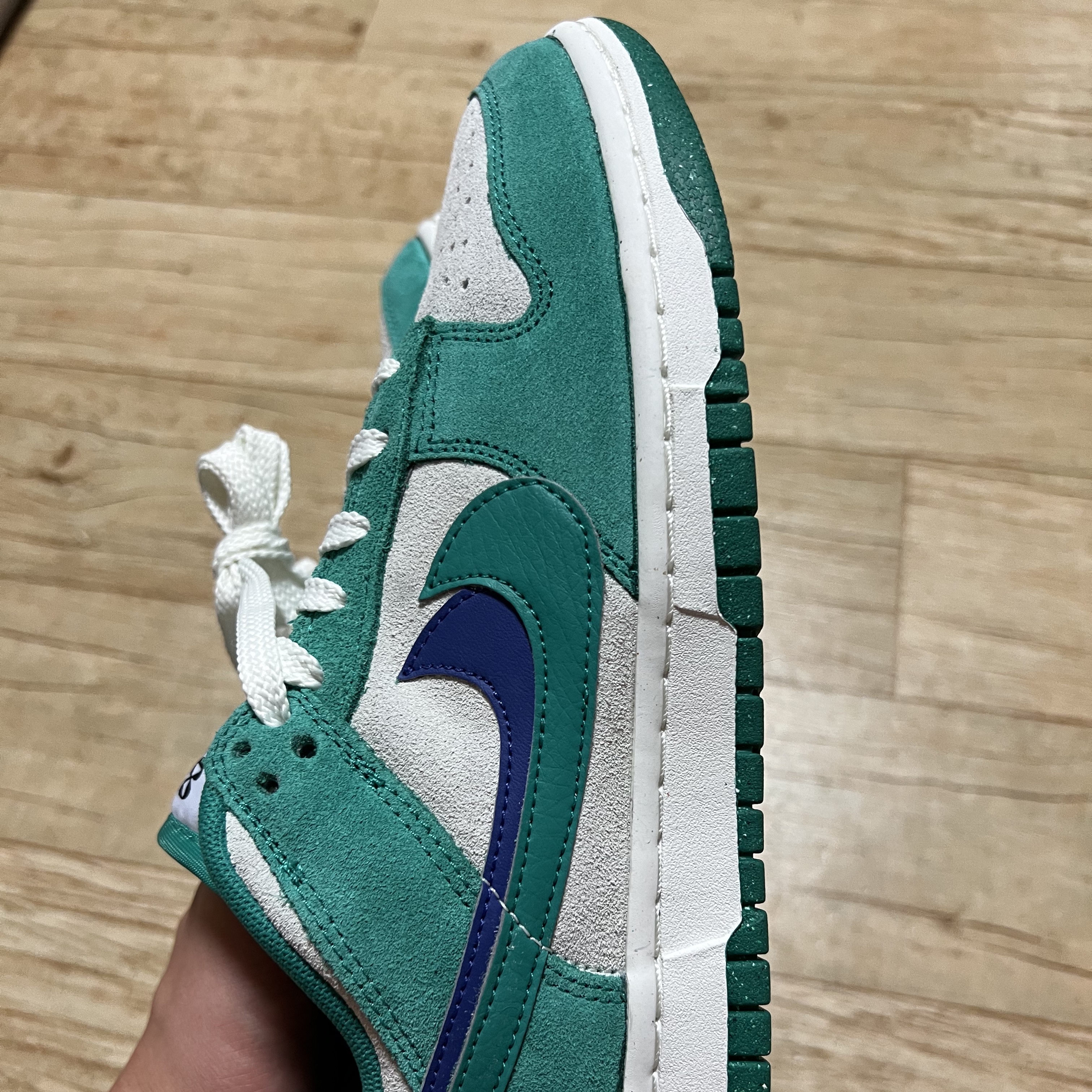 (W) Nike Dunk Low SE 85 Neptune Green and Sail 착용 스타일 - 2