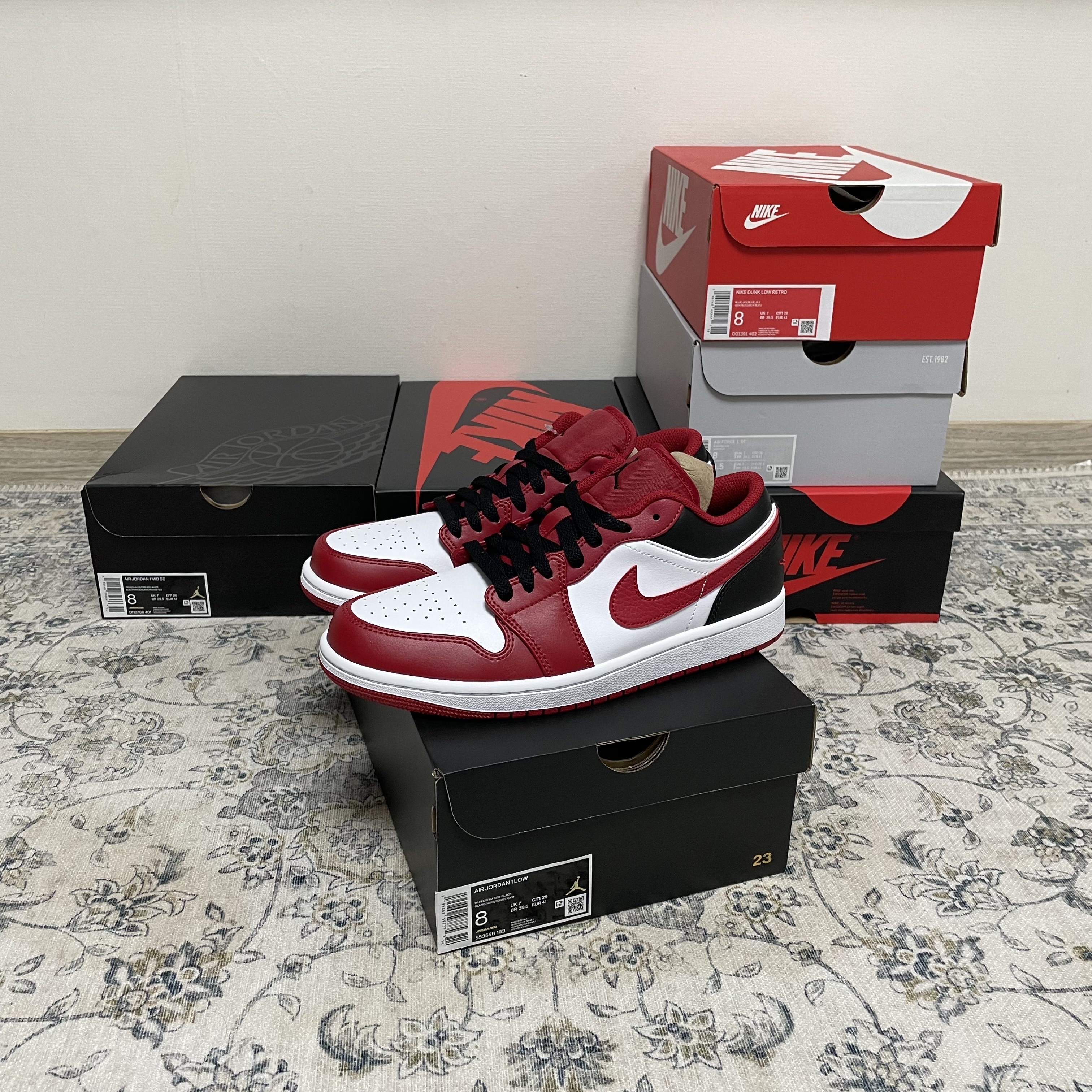 Jordan 1 Low White Gym Red Black 착용 스타일