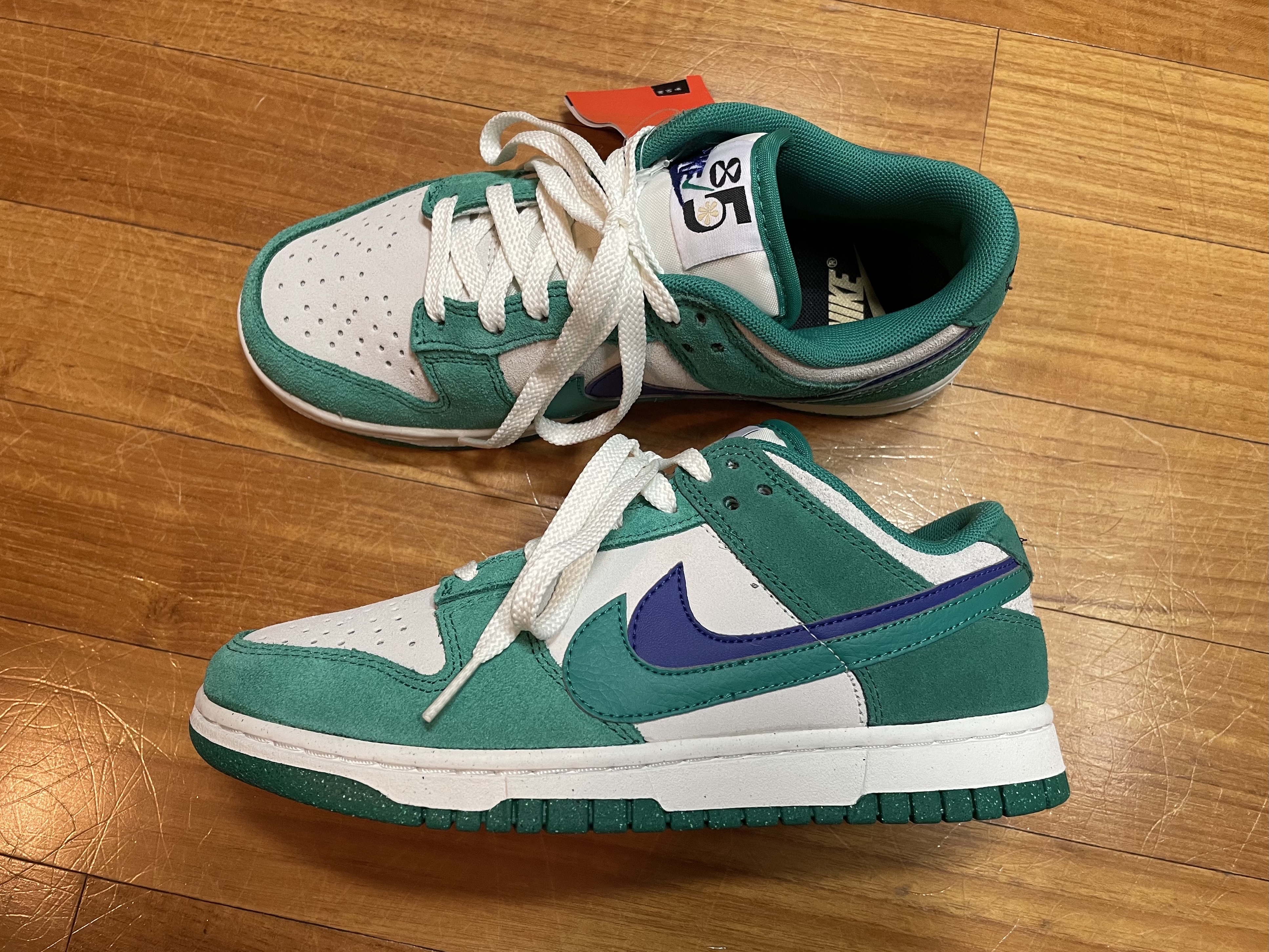 (W) Nike Dunk Low SE 85 Neptune Green and Sail 착용 스타일 - 2