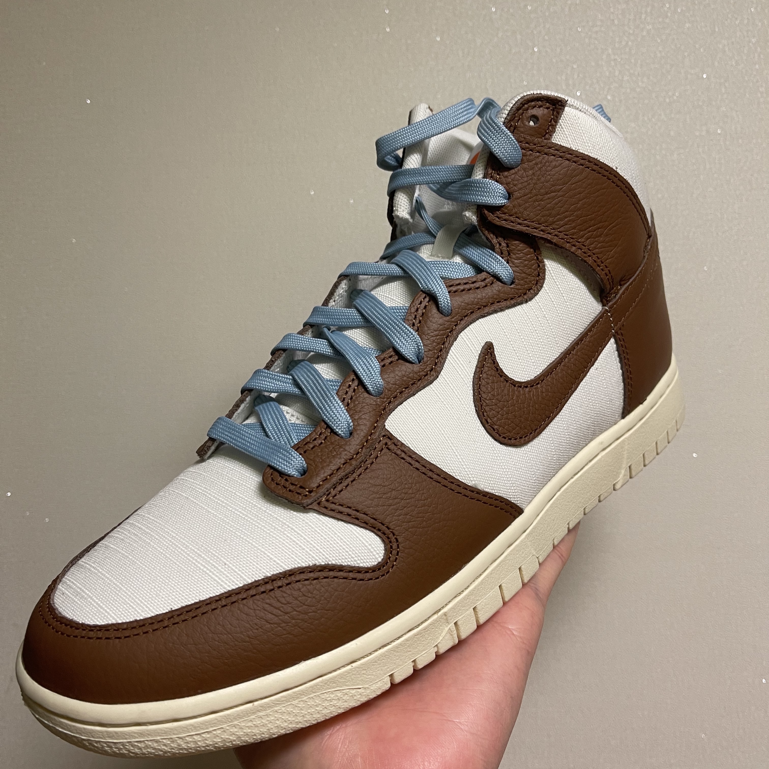 Nike Dunk High PRM Pecan and Sail 착용 스타일 - 2