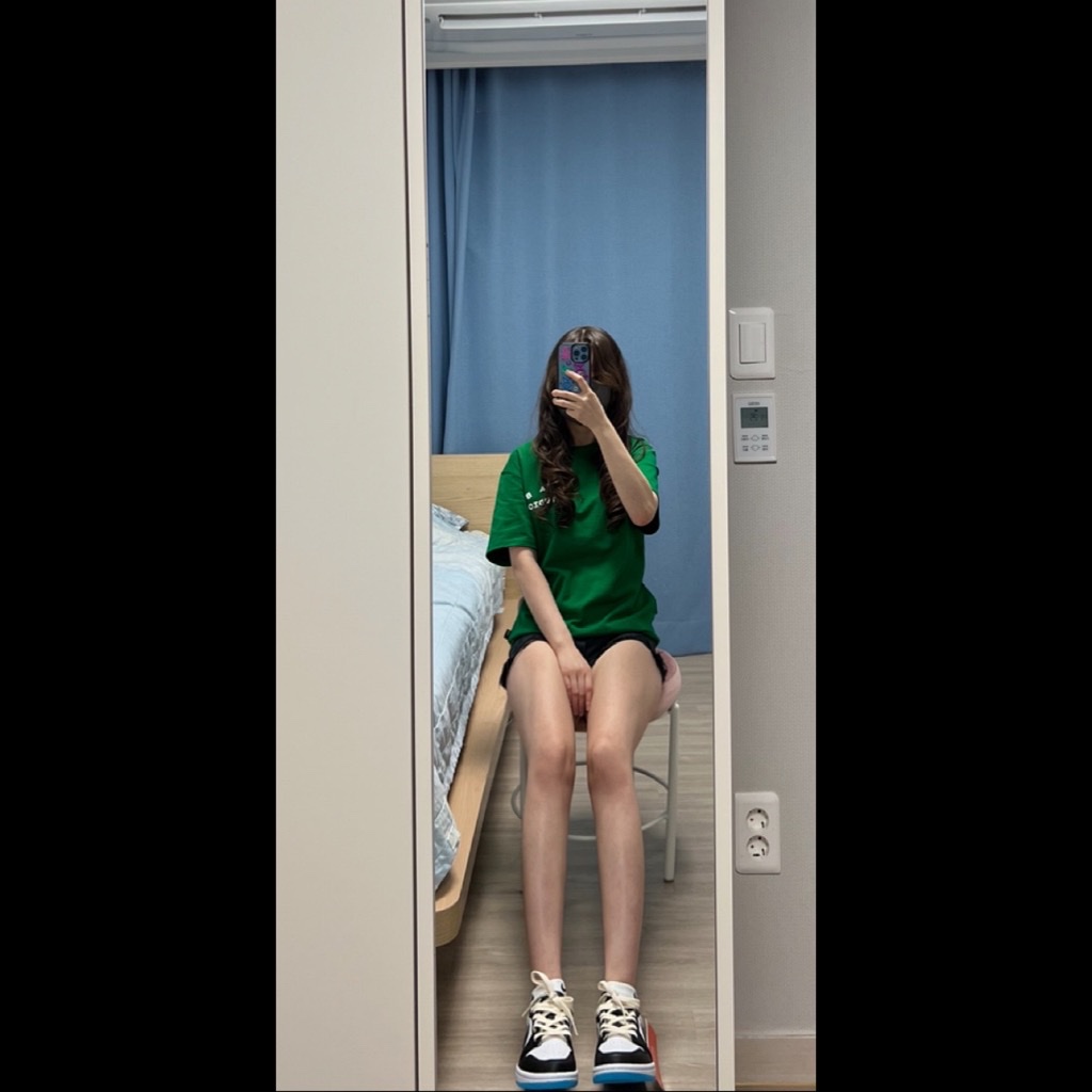 IAB Studio T-Shirt Green - 22FW, Jordan 1 Retro Low OG Black and Dark Powder Blue 착용 스타일