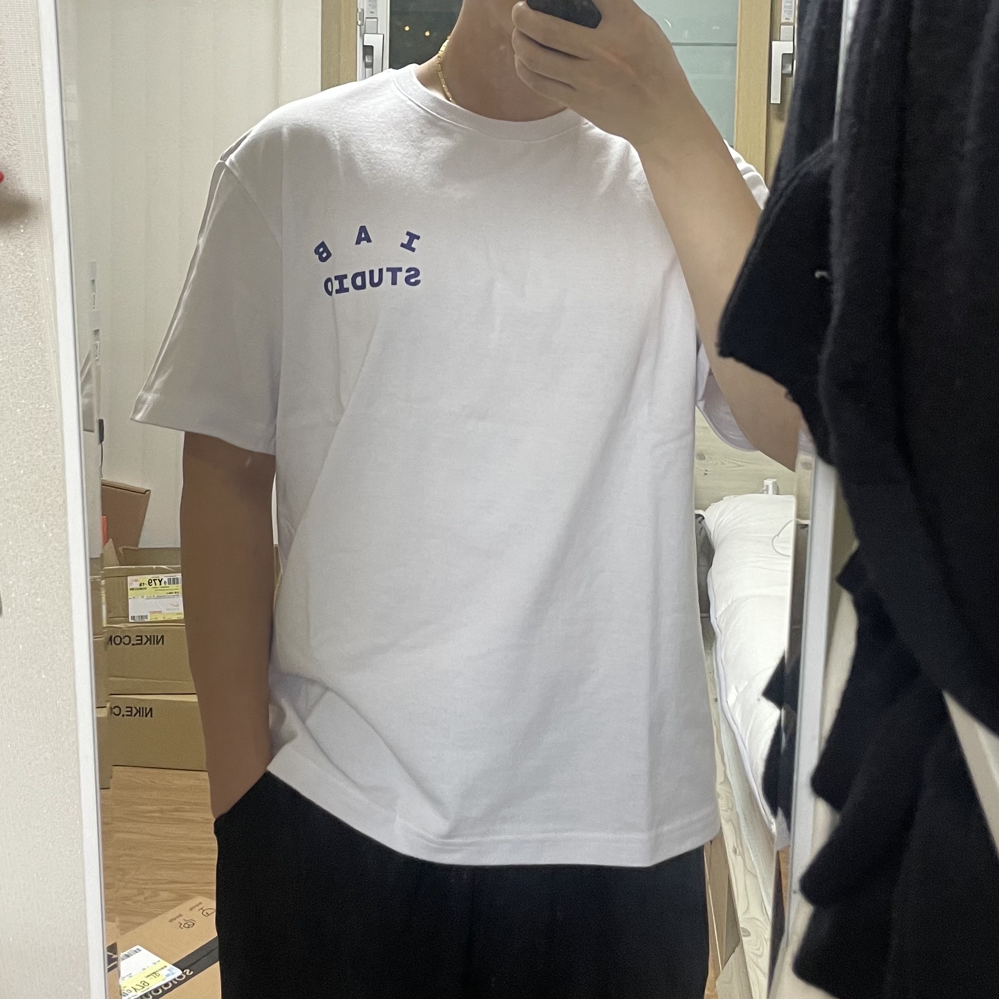 IAB Studio T-Shirt White Navy - 22FW 착용 스타일