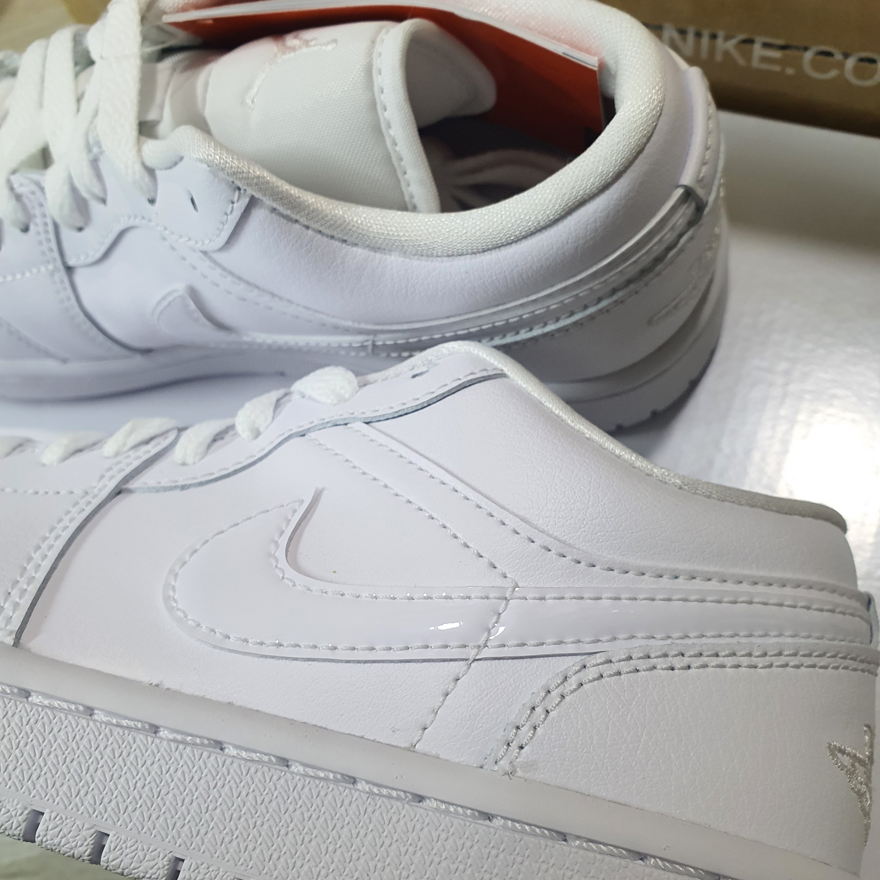 (W) Jordan 1 Low Triple White 2022 착용 스타일 - 2