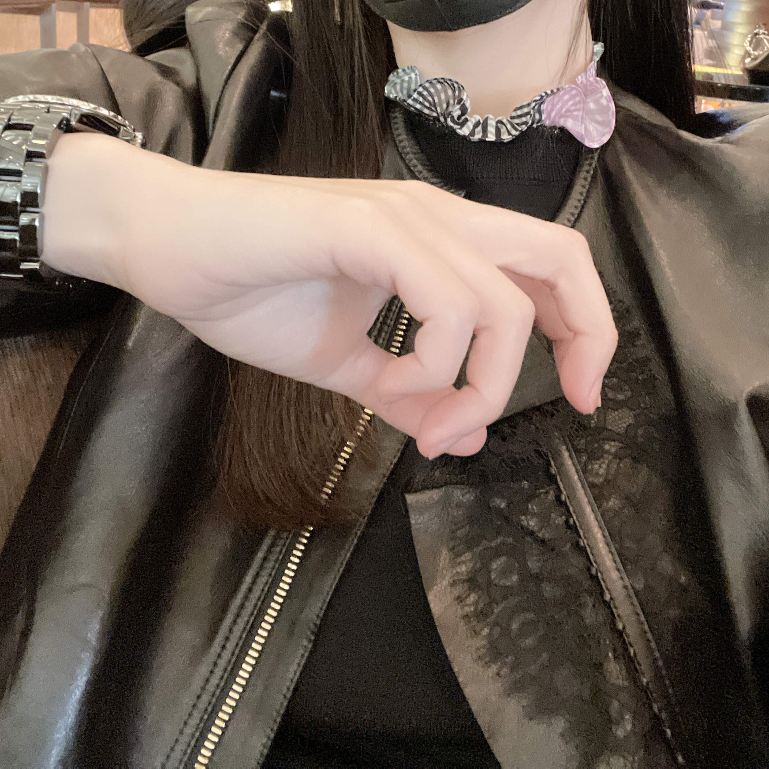 Chanel J12 Watch Caliber 12.1 38mm Black Diamond Indicators 착용 스타일 - 2