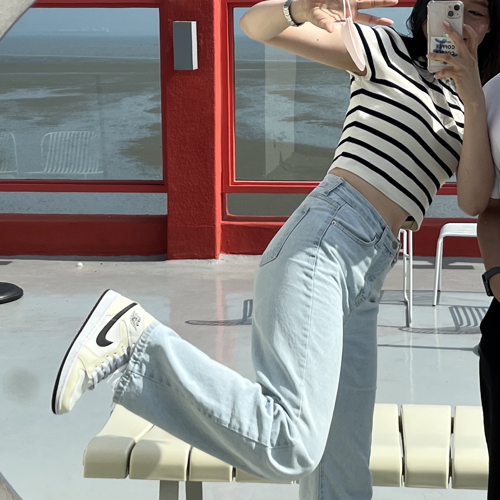 (W) Jordan 1 Mid Coconut Milk 착용 스타일 - 2