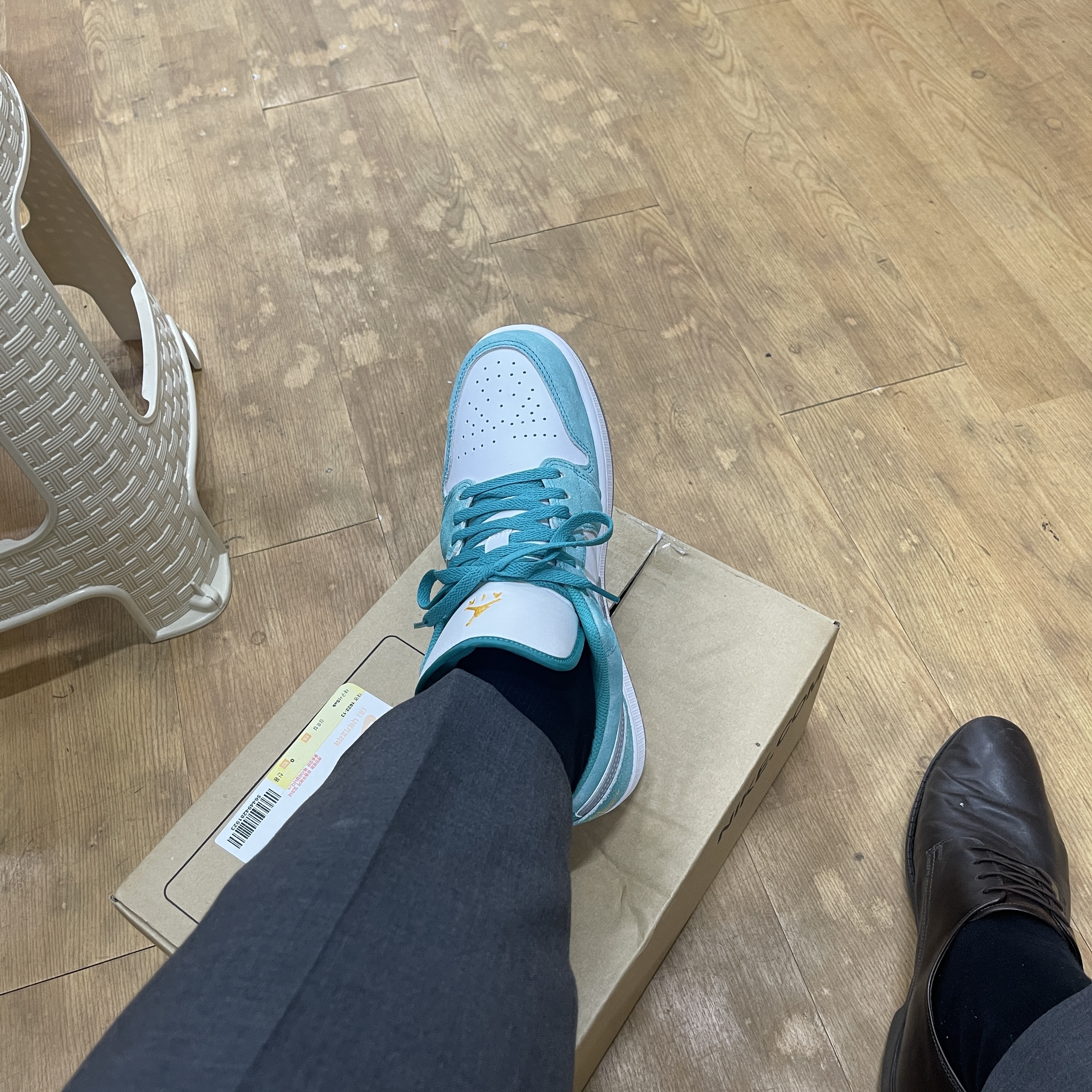 Jordan 1 Low SE New Emerald 착용 스타일 - 2