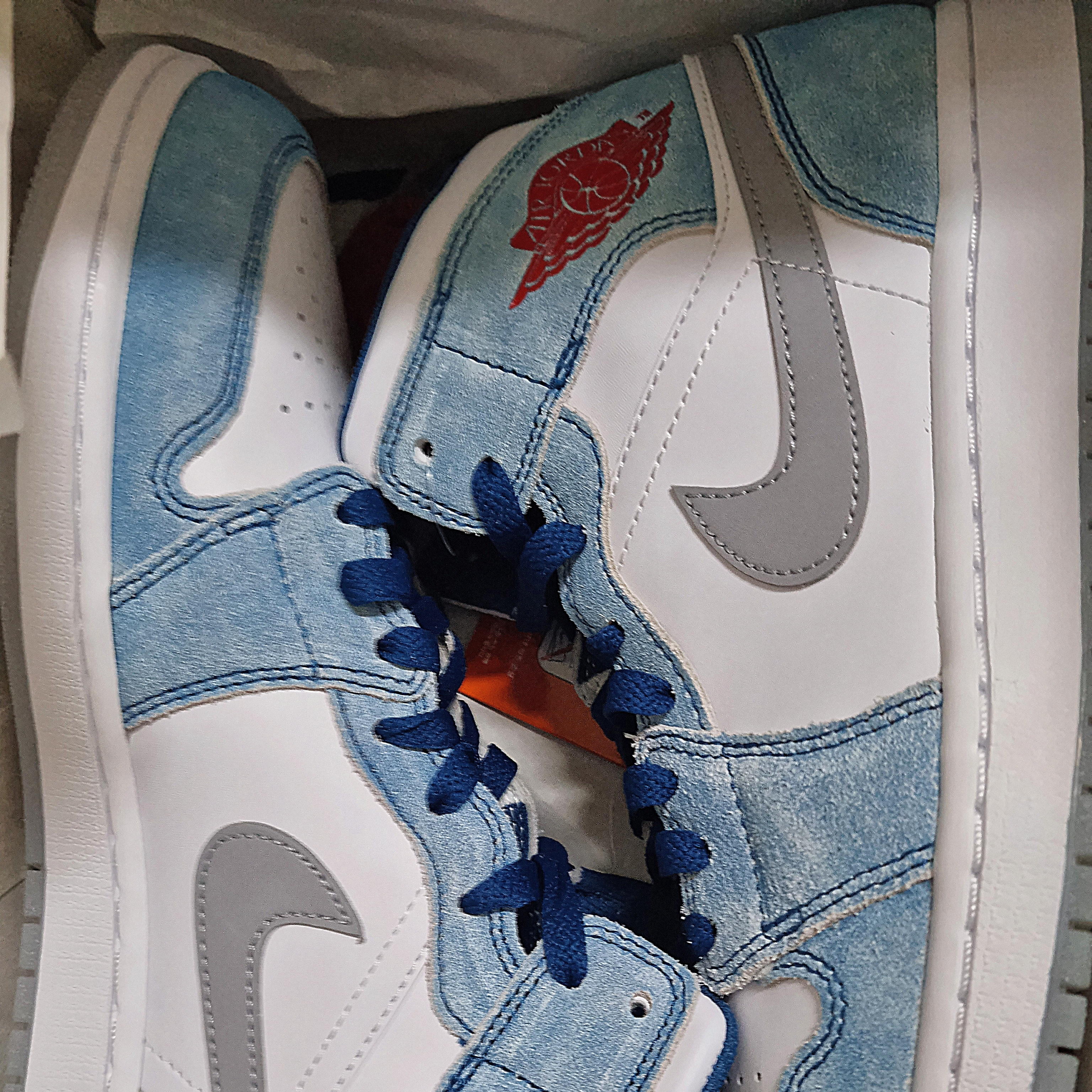 Jordan 1 Mid SE French Blue Fire Red 착용 스타일