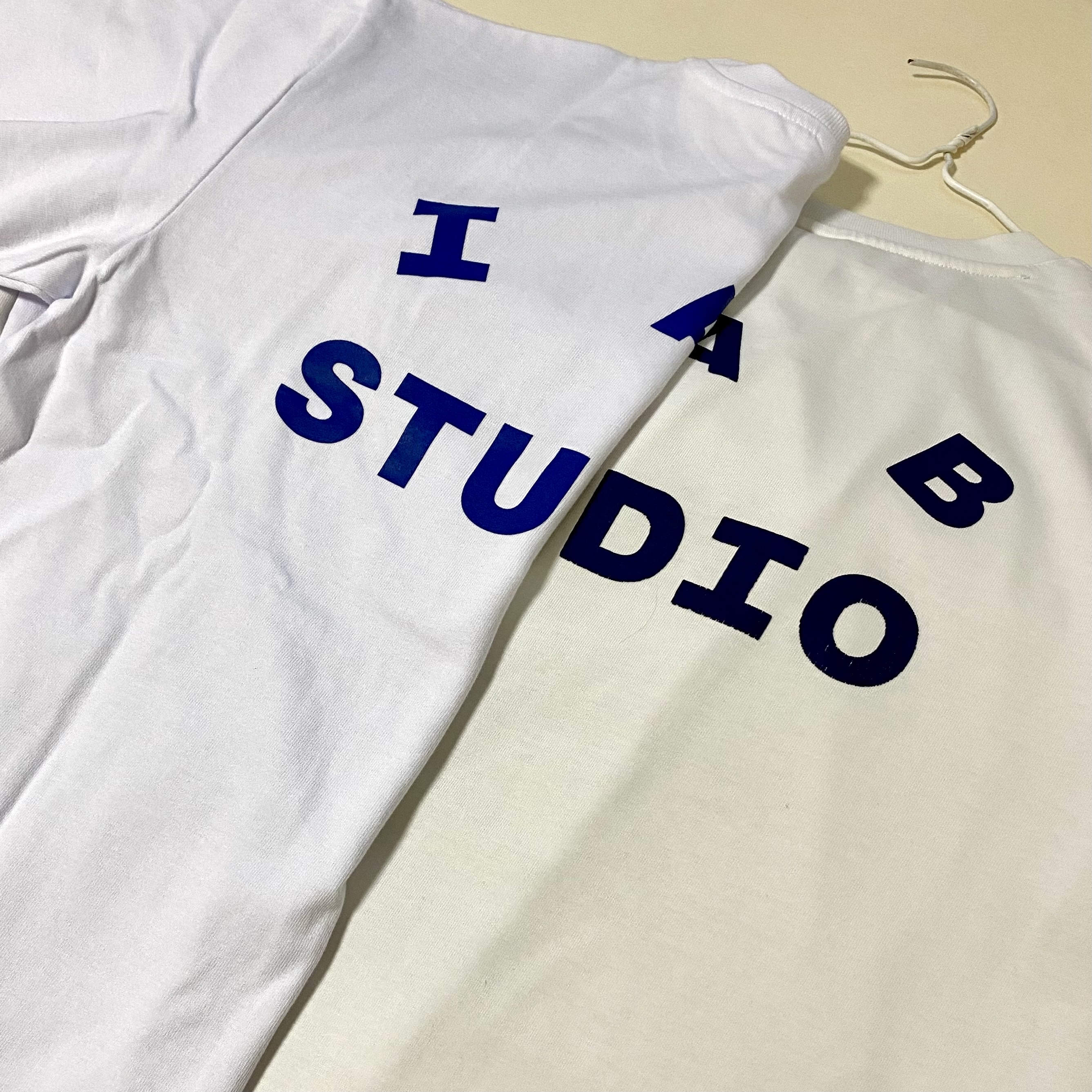 IAB Studio T-Shirt White Navy - 22FW, IAB Studio T-Shirt White 착용 스타일 - 2