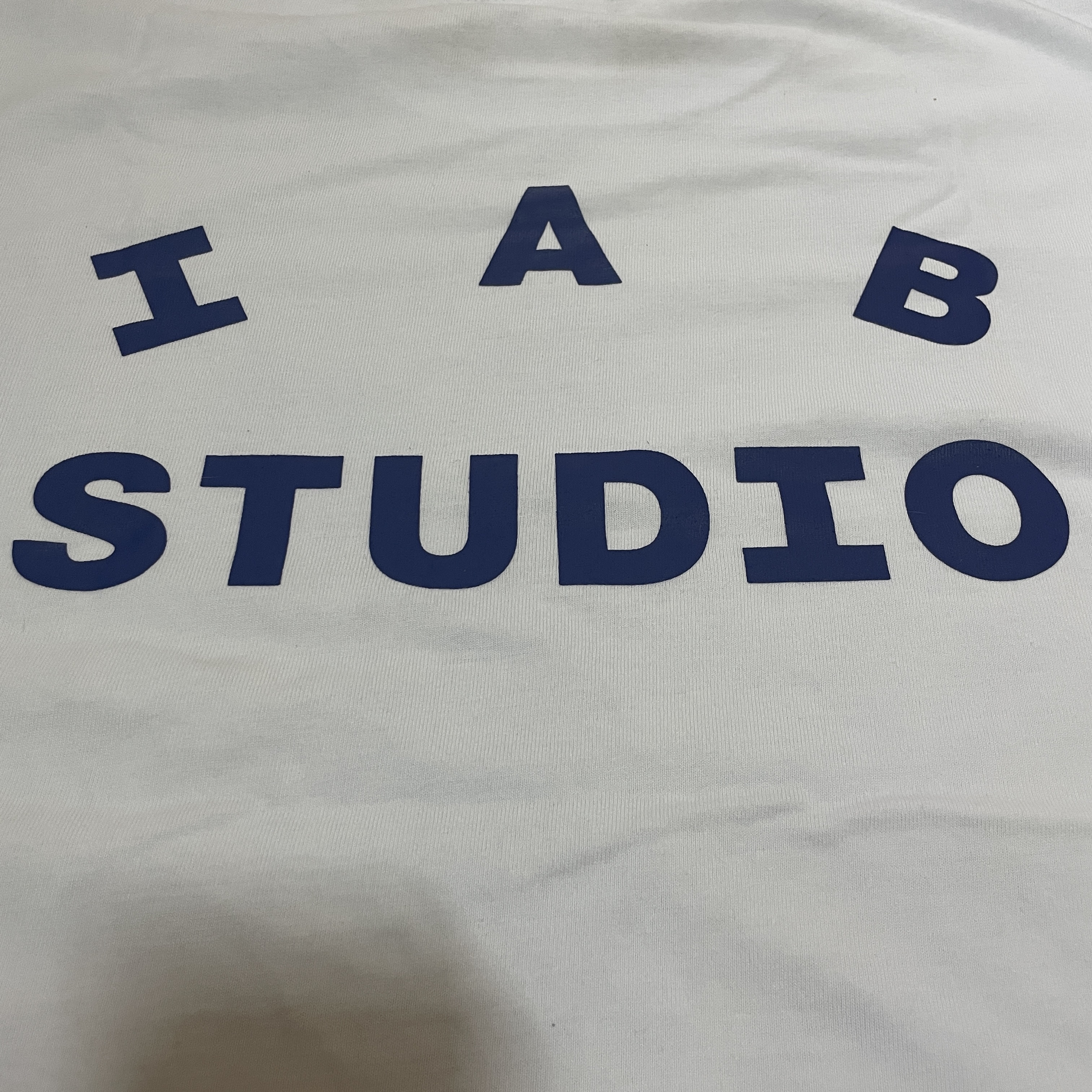 IAB Studio T-Shirt White Navy - 22FW 착용 스타일 - 3