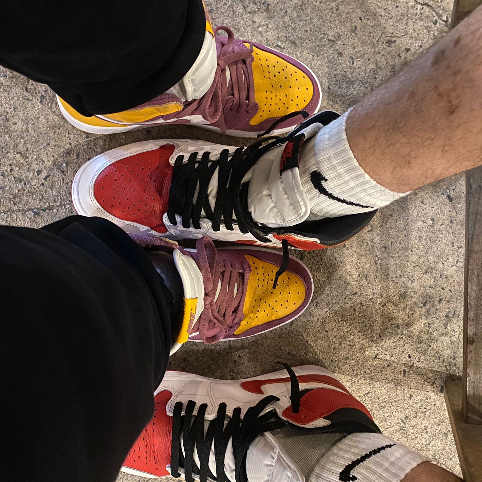 Jordan 1 Retro High OG Heritage, Jordan 1 Retro High OG University Gold Light Bordeaux 착용 스타일