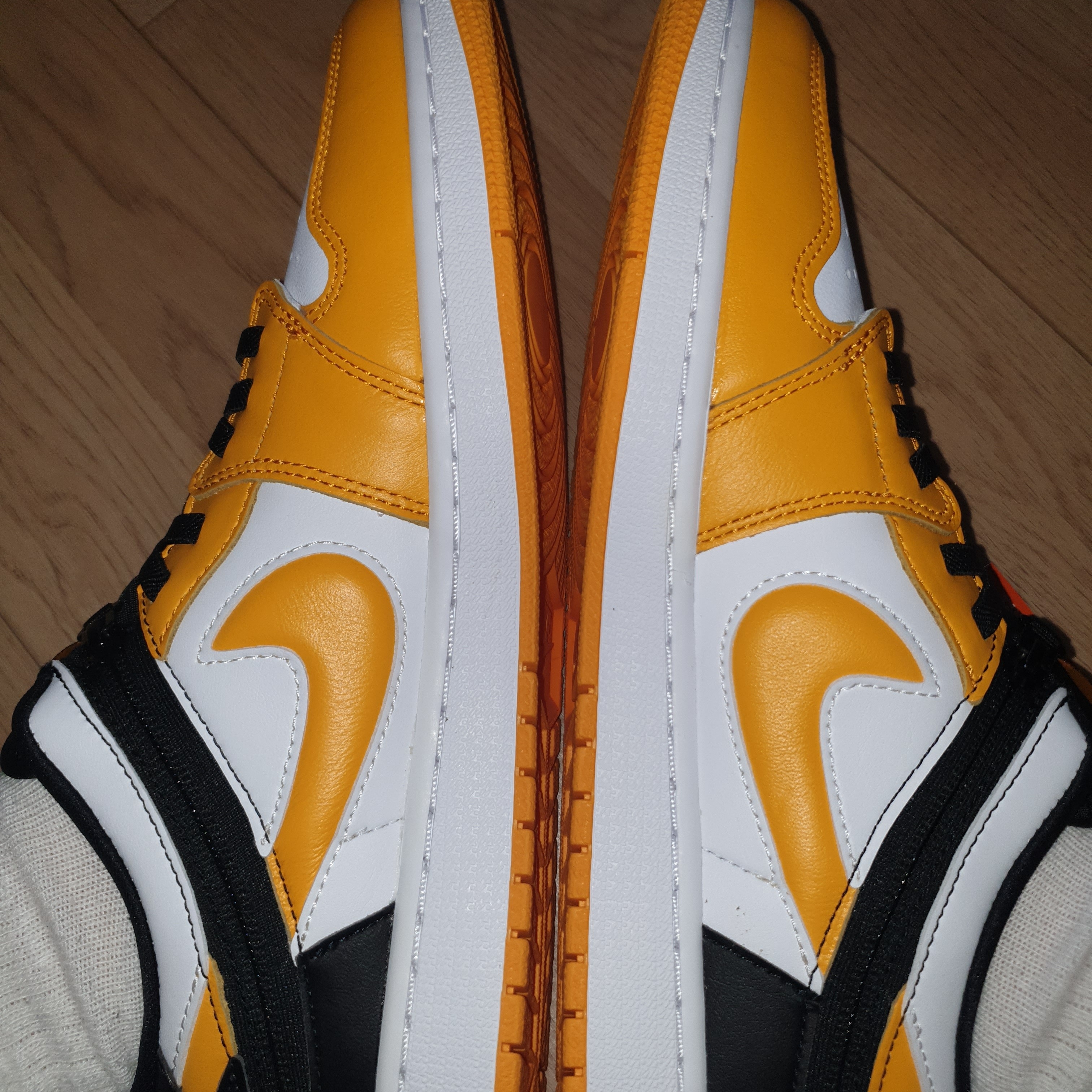 Jordan 1 Low Flyease Taxi 착용 스타일 - 5
