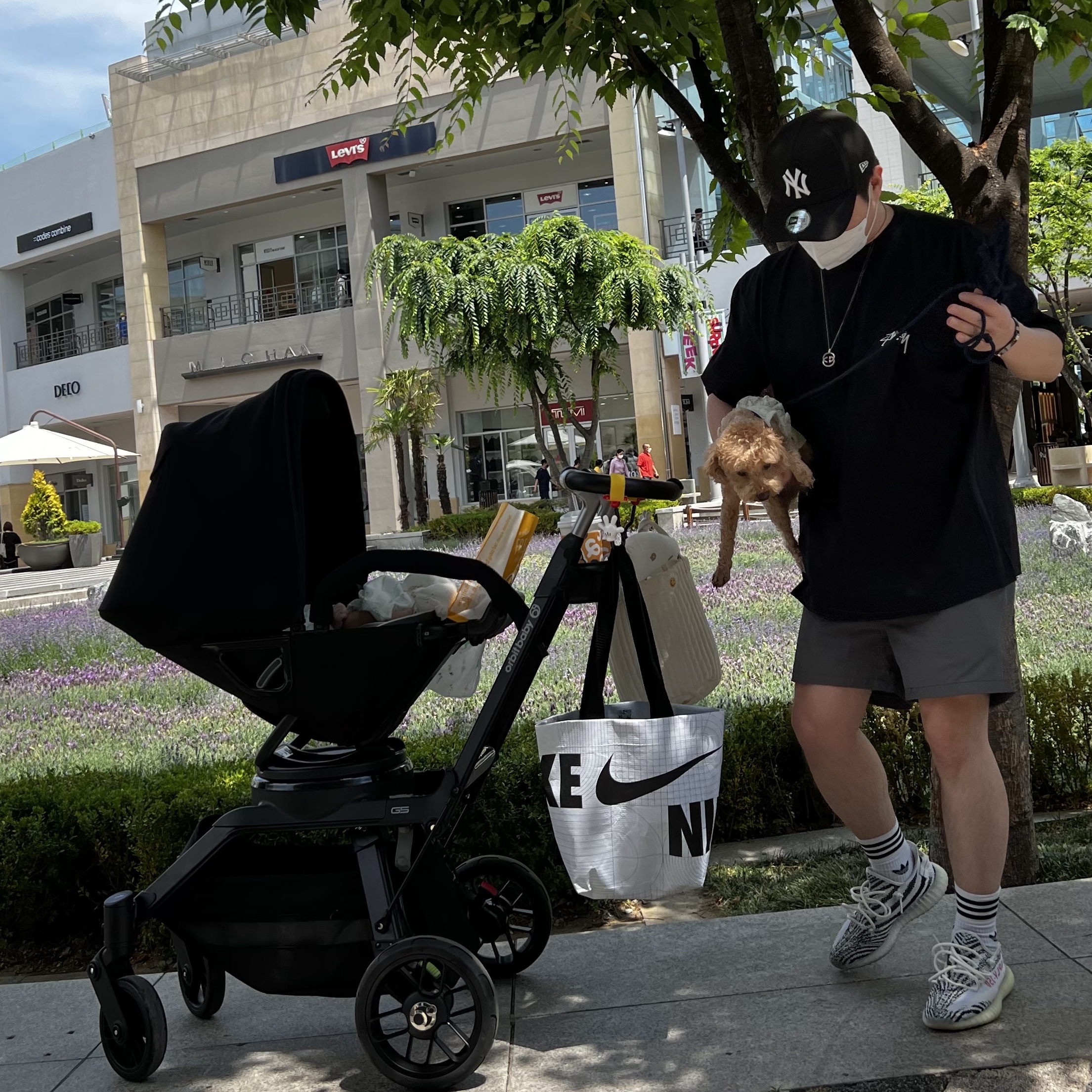 Stussy Modern Age T-Shirt Black, Adidas Yeezy Boost 350 V2 Zebra 2017/2019/2020 착용 스타일 - 1