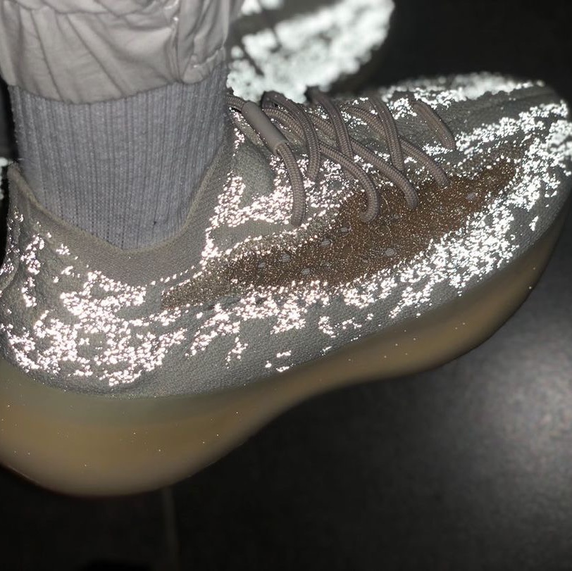 Adidas Yeezy Boost 380 Yecoraite - Reflective 착용 스타일 - 1