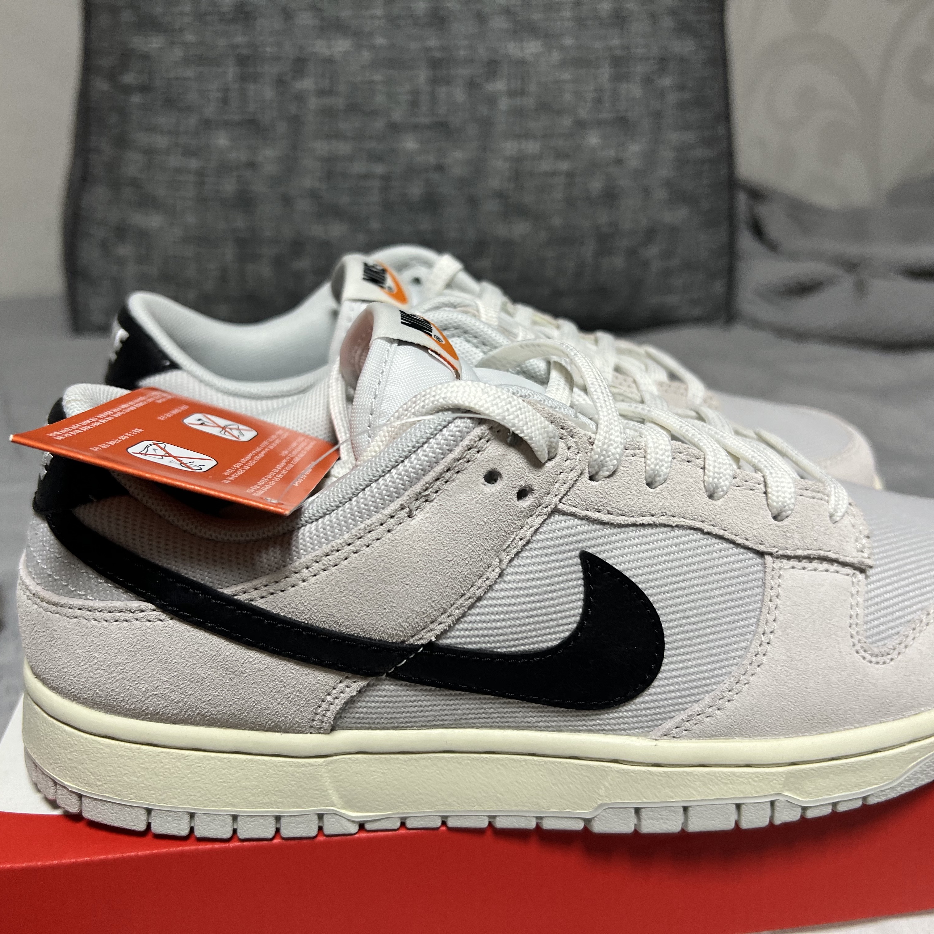 Nike Dunk Low SE Photon Dust and Summit White 착용 스타일 - 2