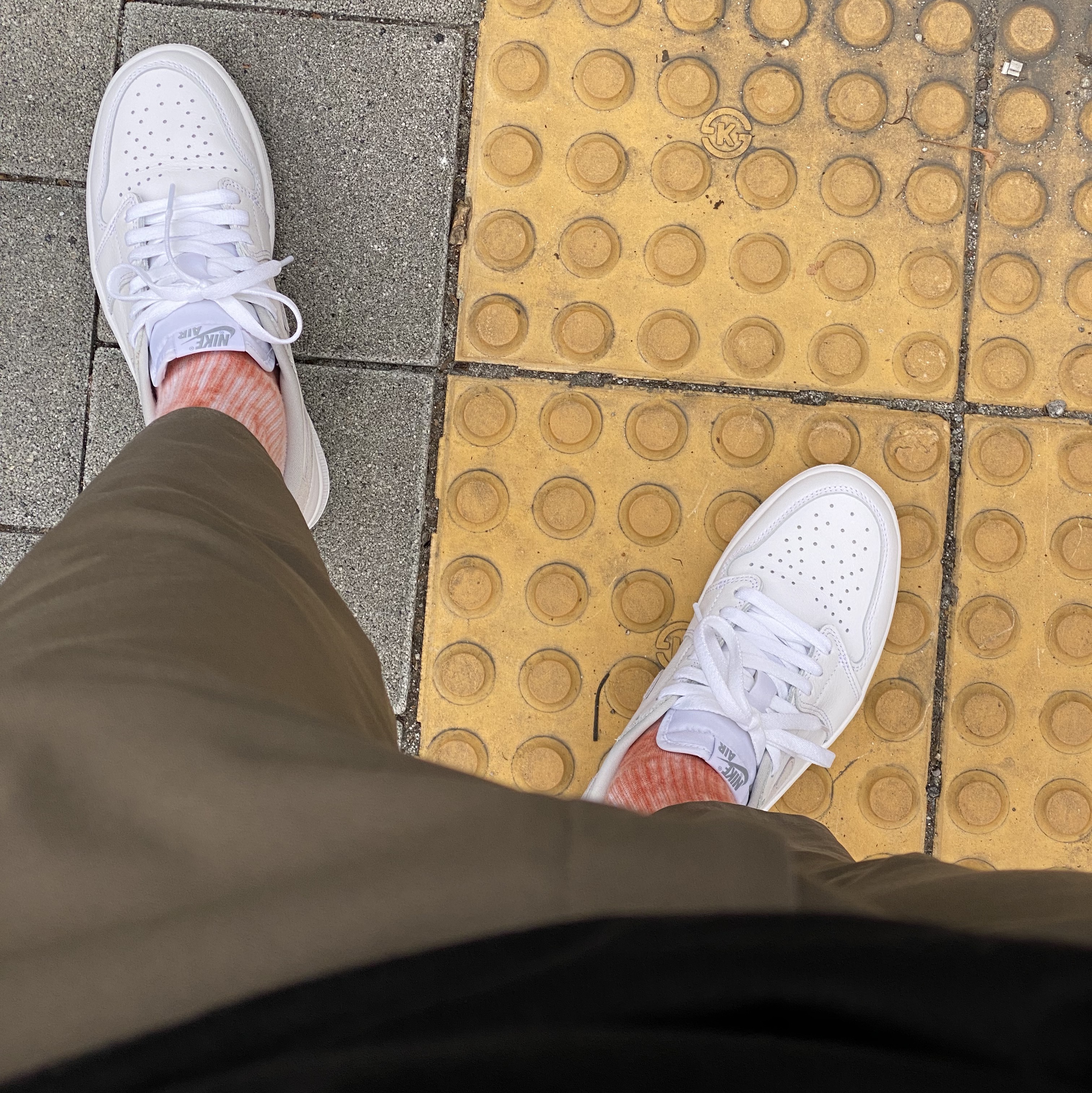 Jordan 1 Low OG Neutral Grey 착용 스타일
