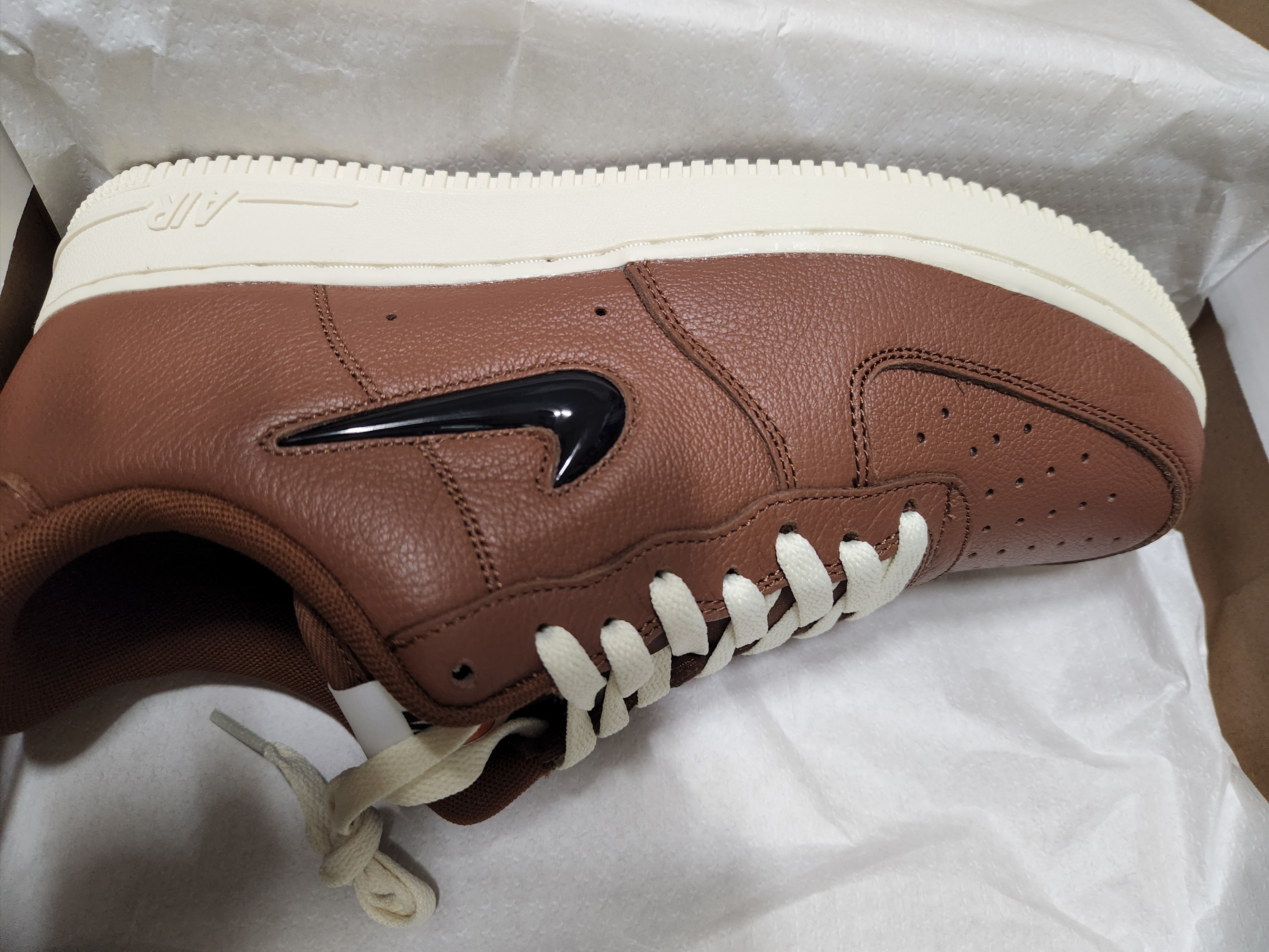 Nike Air Force 1 '07 PRM Vintage Pecan 착용 스타일