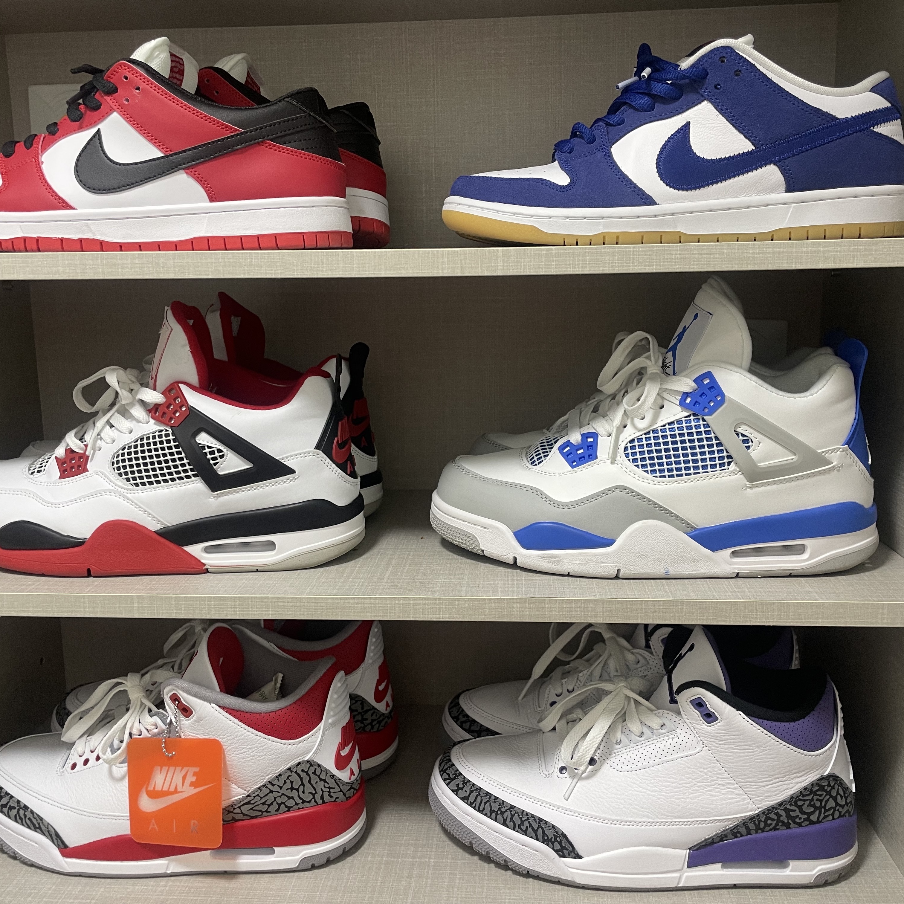 Jordan 4 Retro OG Fire Red 2020, Jordan 4 Retro Military Blue 2012 착용 스타일 - 1