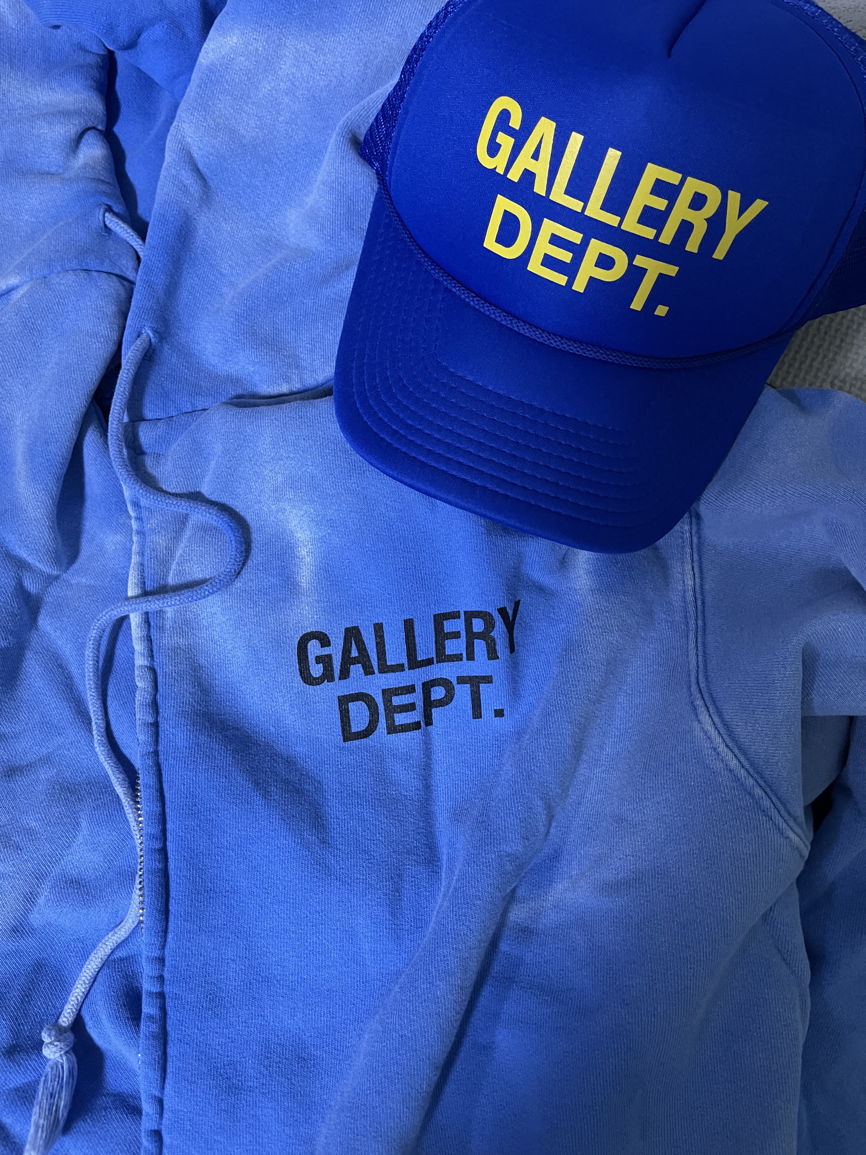 Gallery Dept. GD Trucker Cap Royal 착용 스타일
