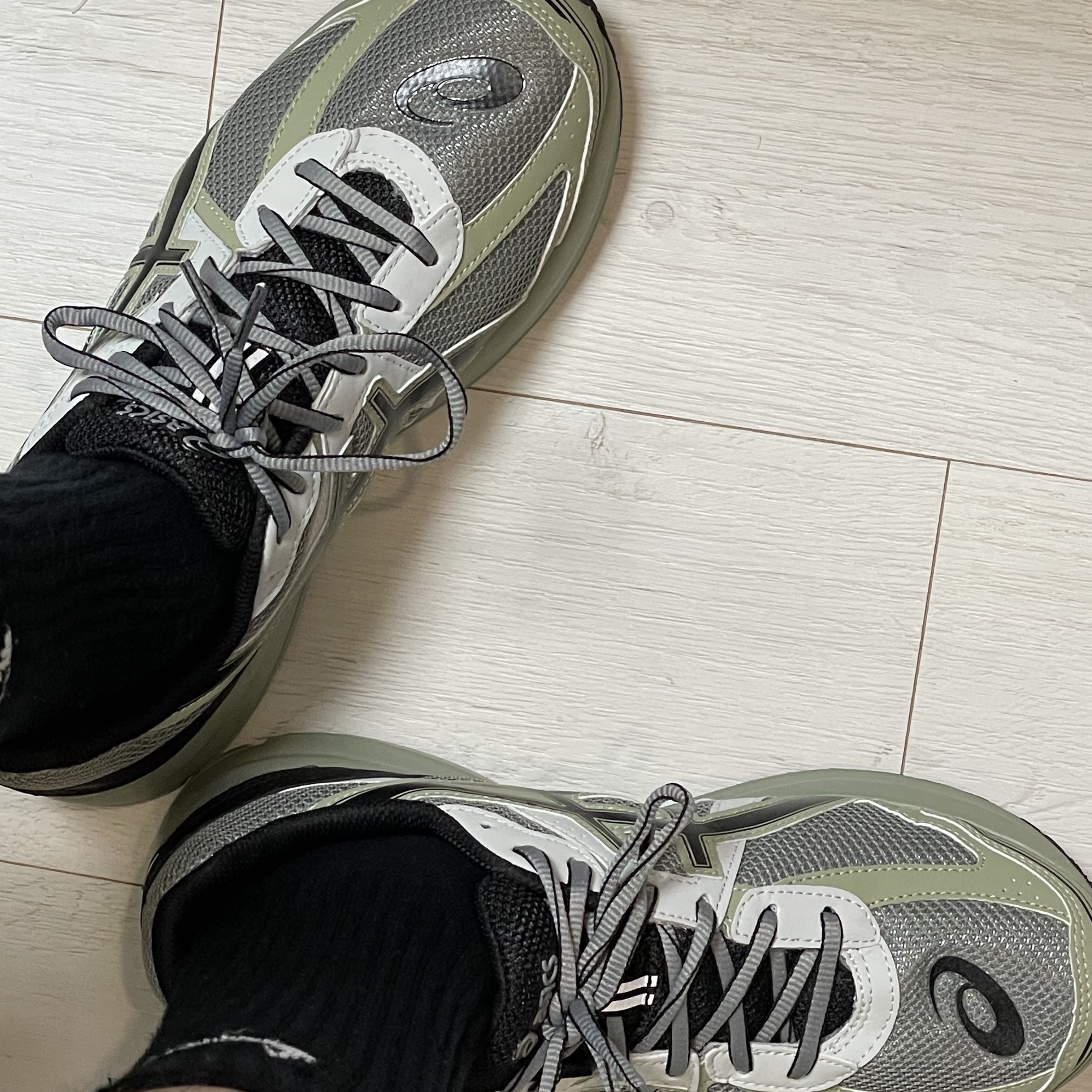 Asics Jog 100 S Sheet Rock - 2E Wide 착용 스타일
