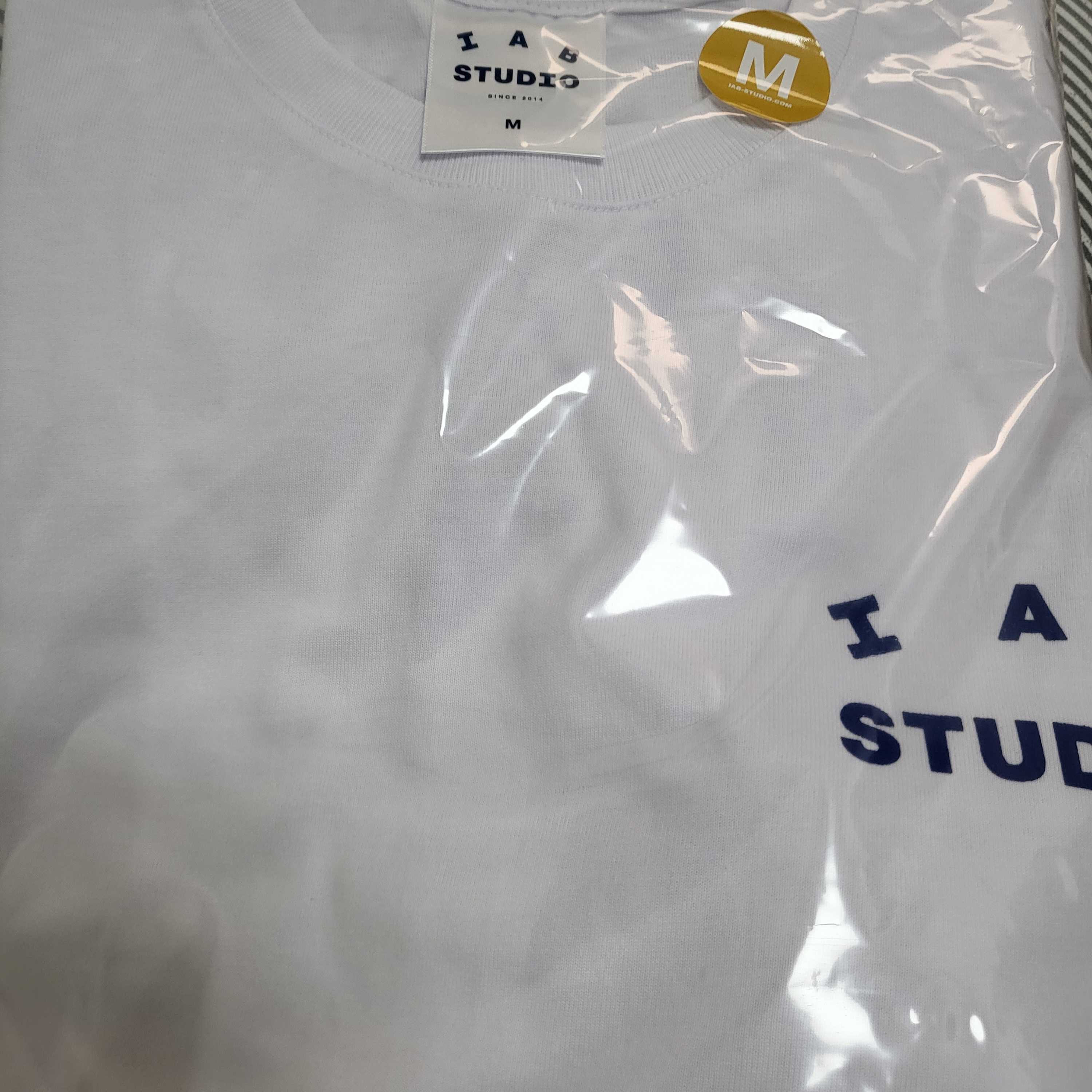 IAB Studio T-Shirt White Navy - 22FW 착용 스타일