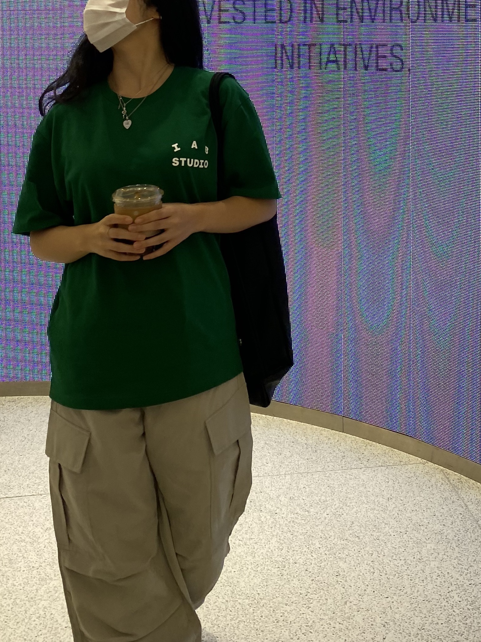 IAB Studio T-Shirt Green - 22FW 착용 스타일 - 2