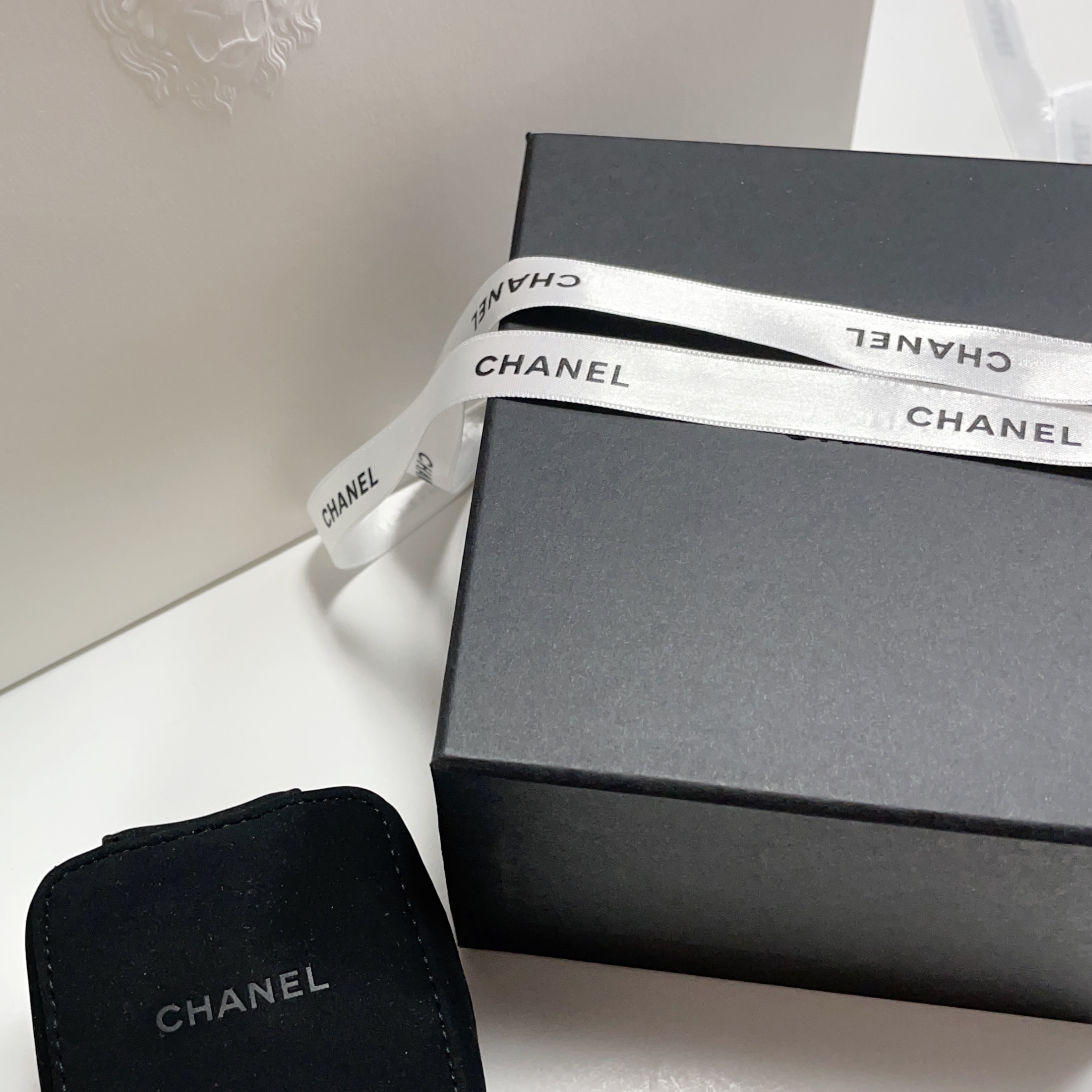 Chanel J12 Watch Caliber 12.1 38mm Black Diamond Indicators 착용 스타일 - 1