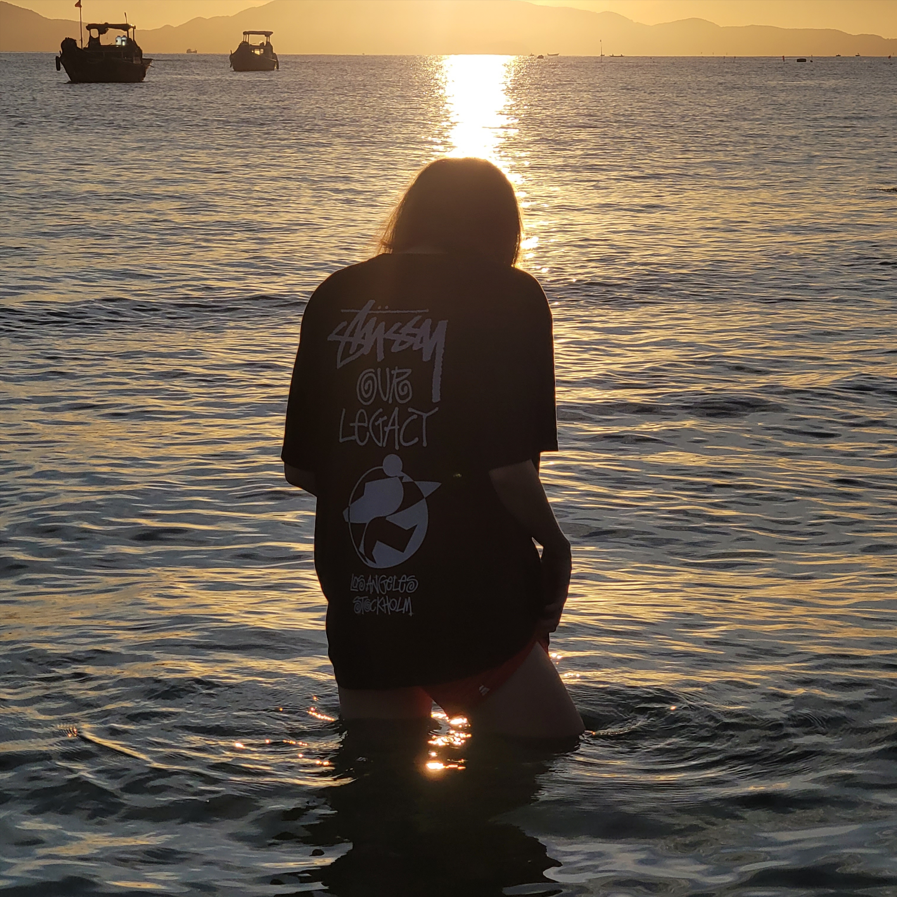 Stussy x Our Legacy Surfman 2 Pigment Dyed T-Shirt Black, Nike x Stussy Water Shorts Habanero Red 착용 스타일