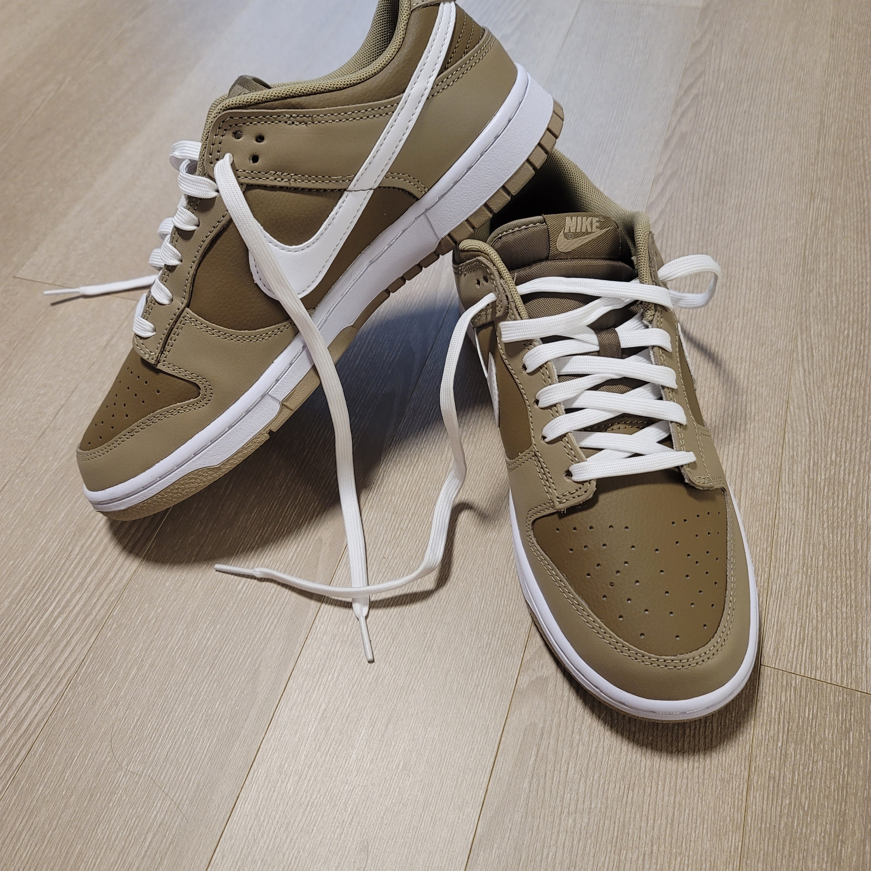 Nike Dunk Low Retro Khaki Hazel Rush 착용 스타일 - 2