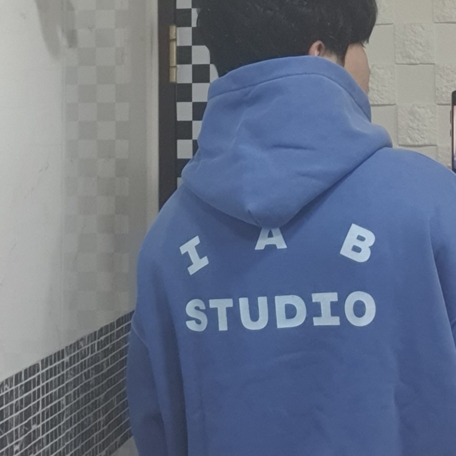 IAB Studio Pigment Hoodie Royal Blue - 22FW 착용 스타일